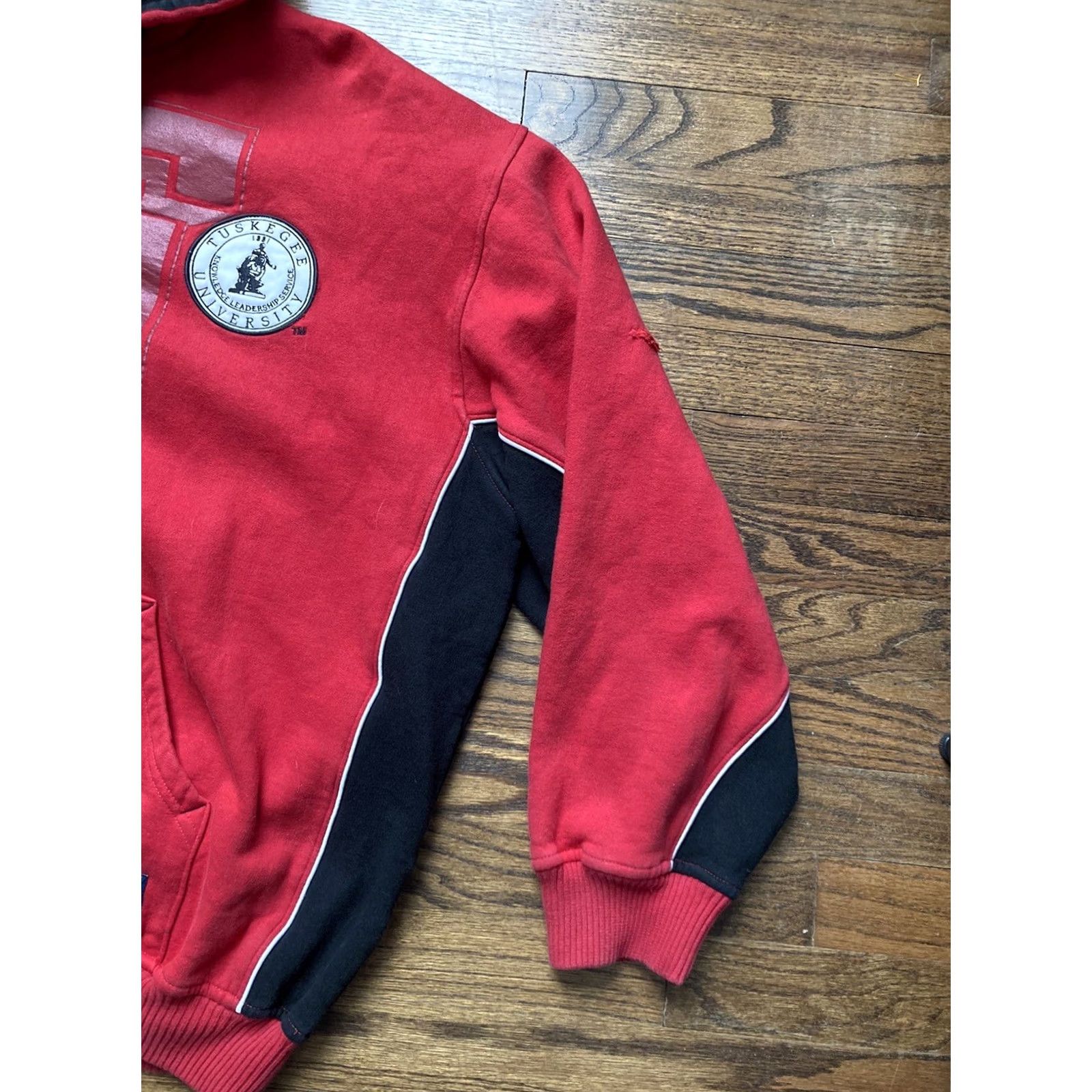 G-III VINTAGE Y2K Tuskegee University Hoodie Sweatshirt XL Red G-III Carl Banks HBCU Men Size US XL / EU 56 / 4 - 3 Thumbnail