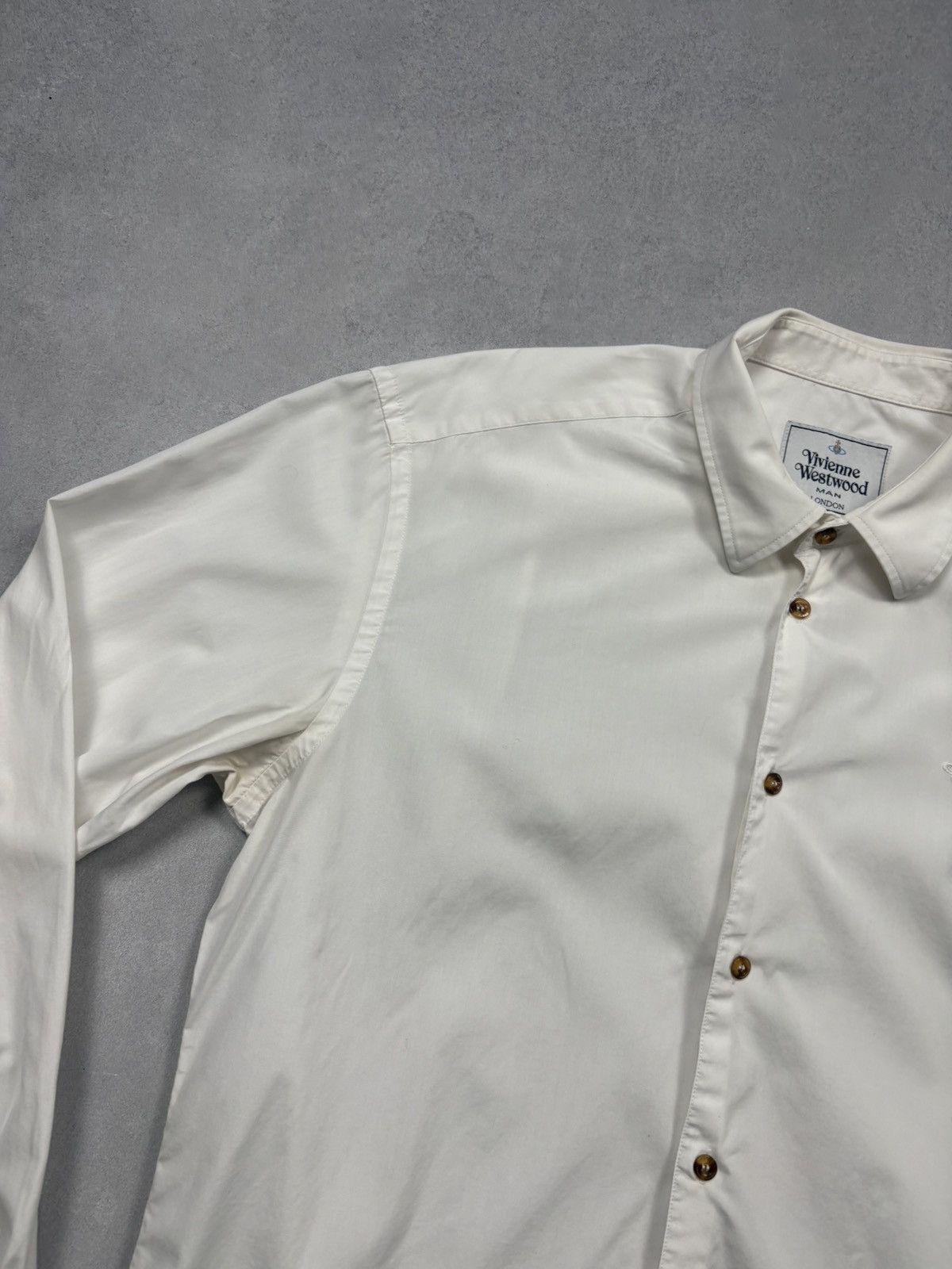 Vivienne Westwood SS15 Vivienne Westwood Orb Small Logo White Button Up Shirt Size US L / EU 52-54 / 3 - 5 Thumbnail