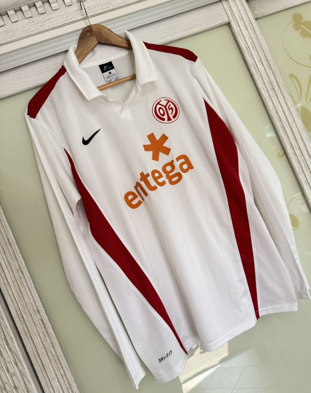 Nike Mainz 05 Nike 2010-2011 Away Soccer Jersey Football Kit Size US L / EU 52-54 / 3 - 4 Thumbnail