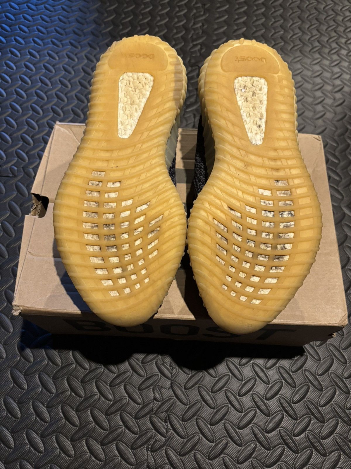 Adidas Adidas Yeezy Boost 350 V2 Carbon 2020 Size 10 Size US 10 / EU 43 - 9 Thumbnail