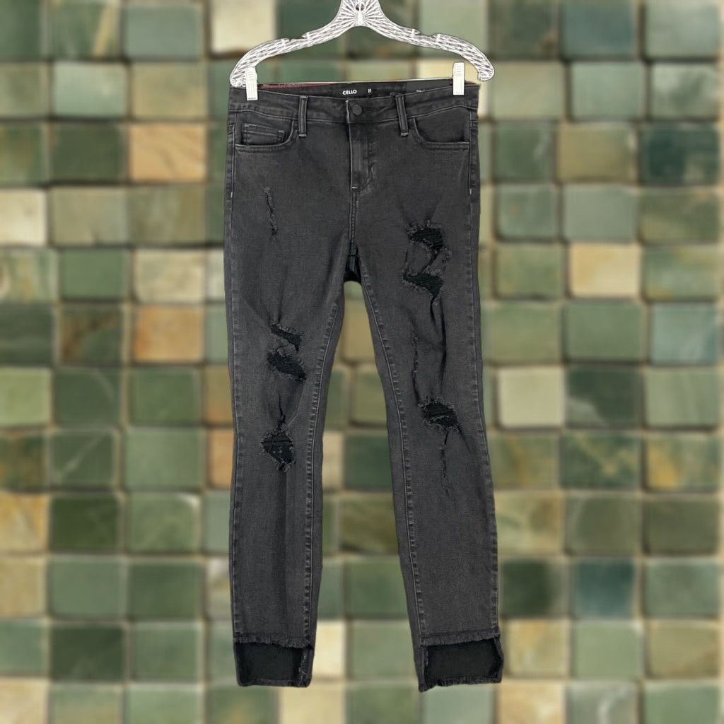 Vintage Cello Jeans Women's Size 11 Black Crop Skinny Distressed Womens Size 32" / US 10 / IT 46 - 1 Thumbnail