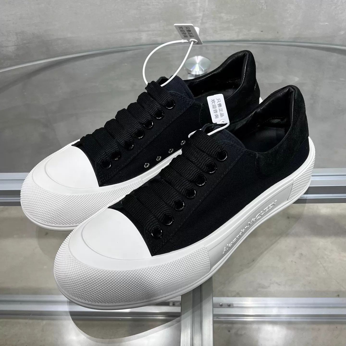 Alexander McQueen Alexander McQueen Canvas Sneaker Black White 41 Size US 8 / EU 41 - 2 Thumbnail