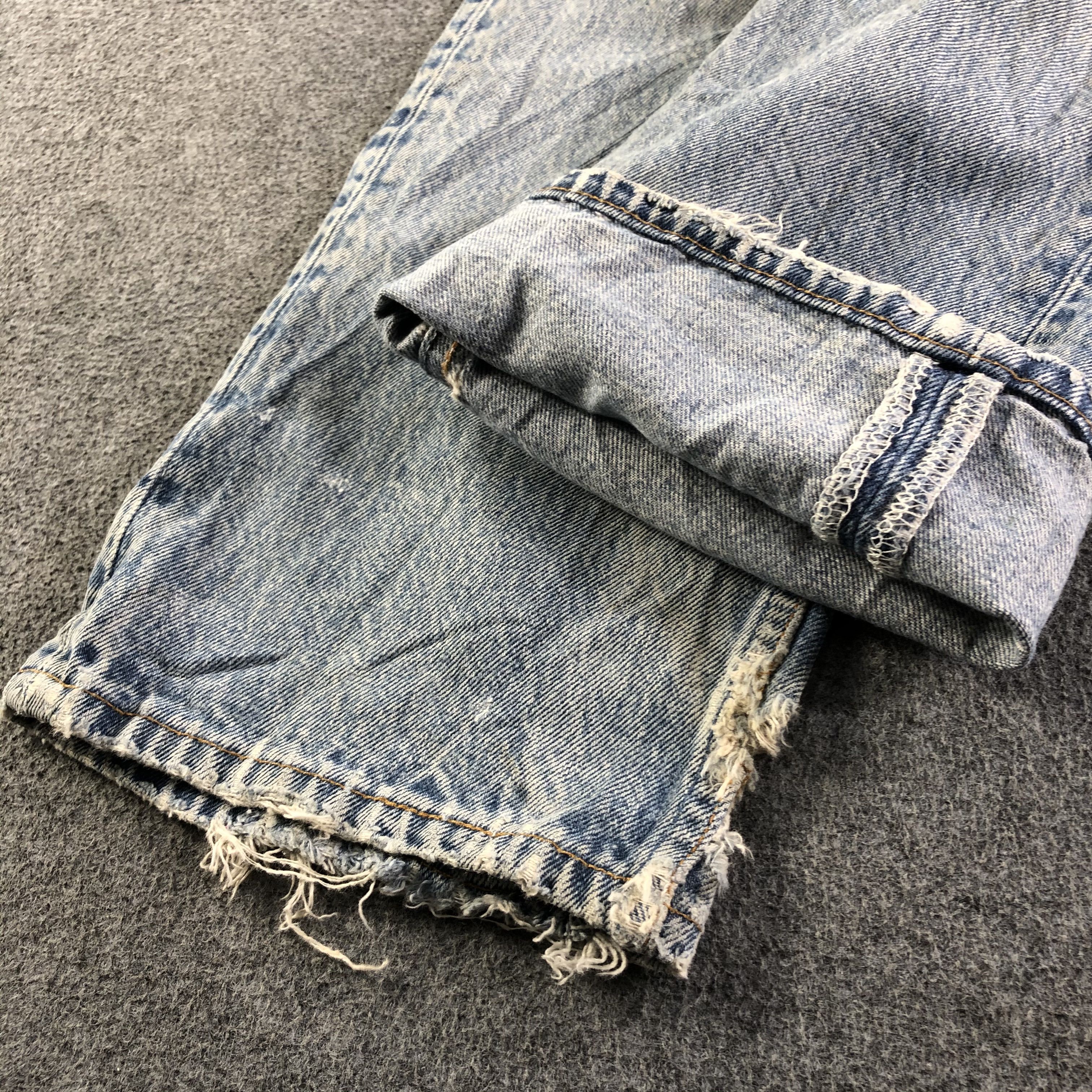 Levi's 90s Vintage Light Wash Levis 501 Jeans-J3875 Size US 31 - 7 Thumbnail
