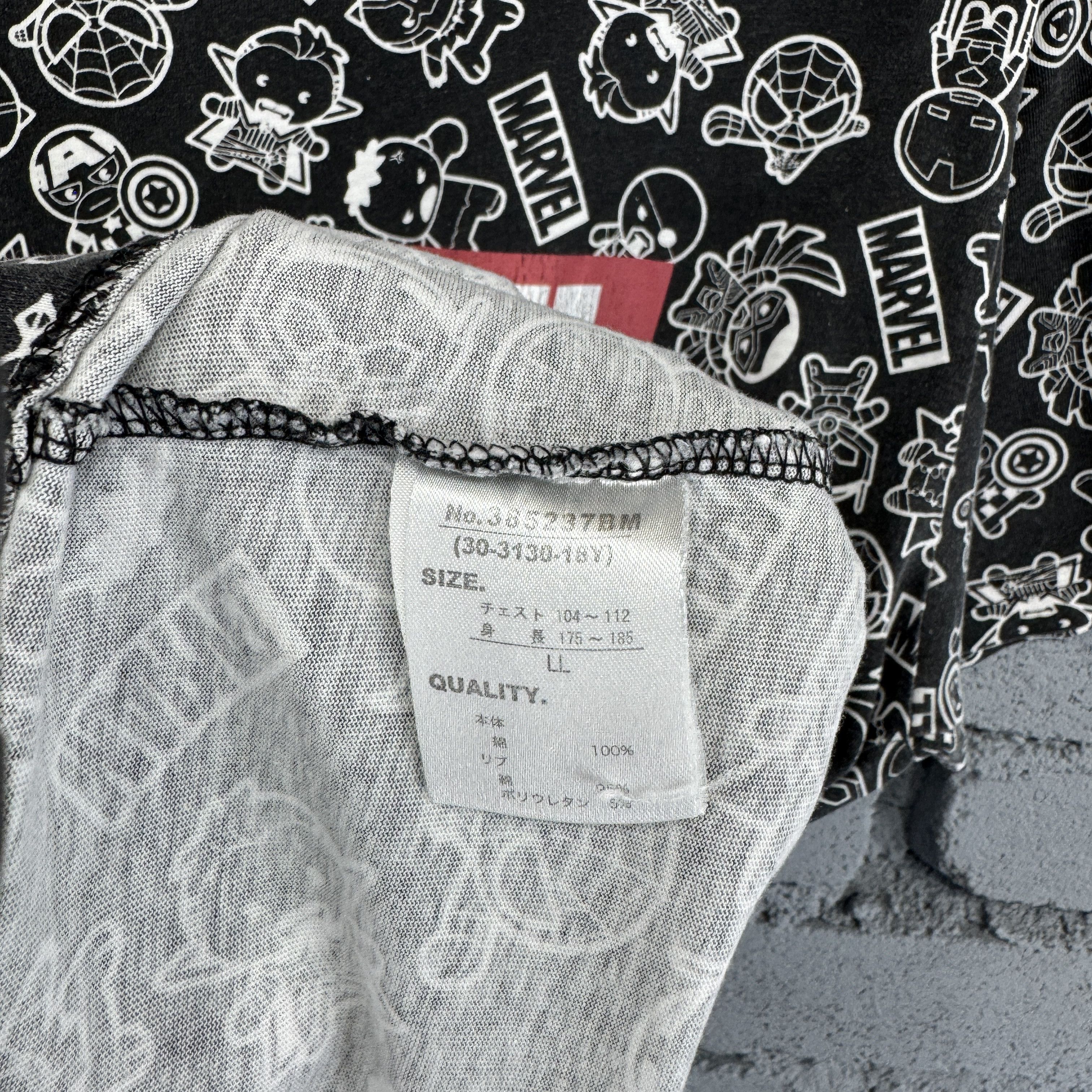 Vintage Vintage Marvel Character All Over Print Sunfaded Tshirt Size US L / EU 52-54 / 3 - 6 Thumbnail