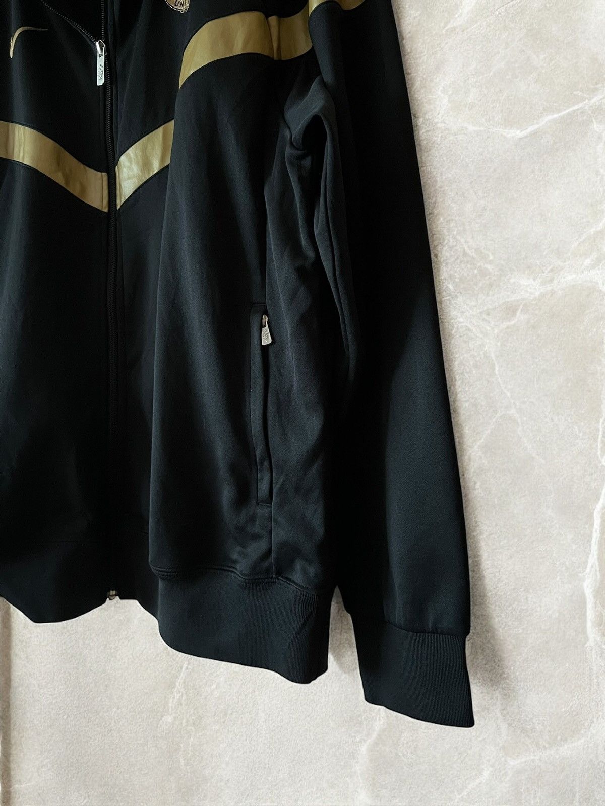 Nike Rare Nike MANCHESTER UNITED 2009 GOLDEN EUGENE Track Jacket Size US L / EU 52-54 / 3 - 10 Thumbnail