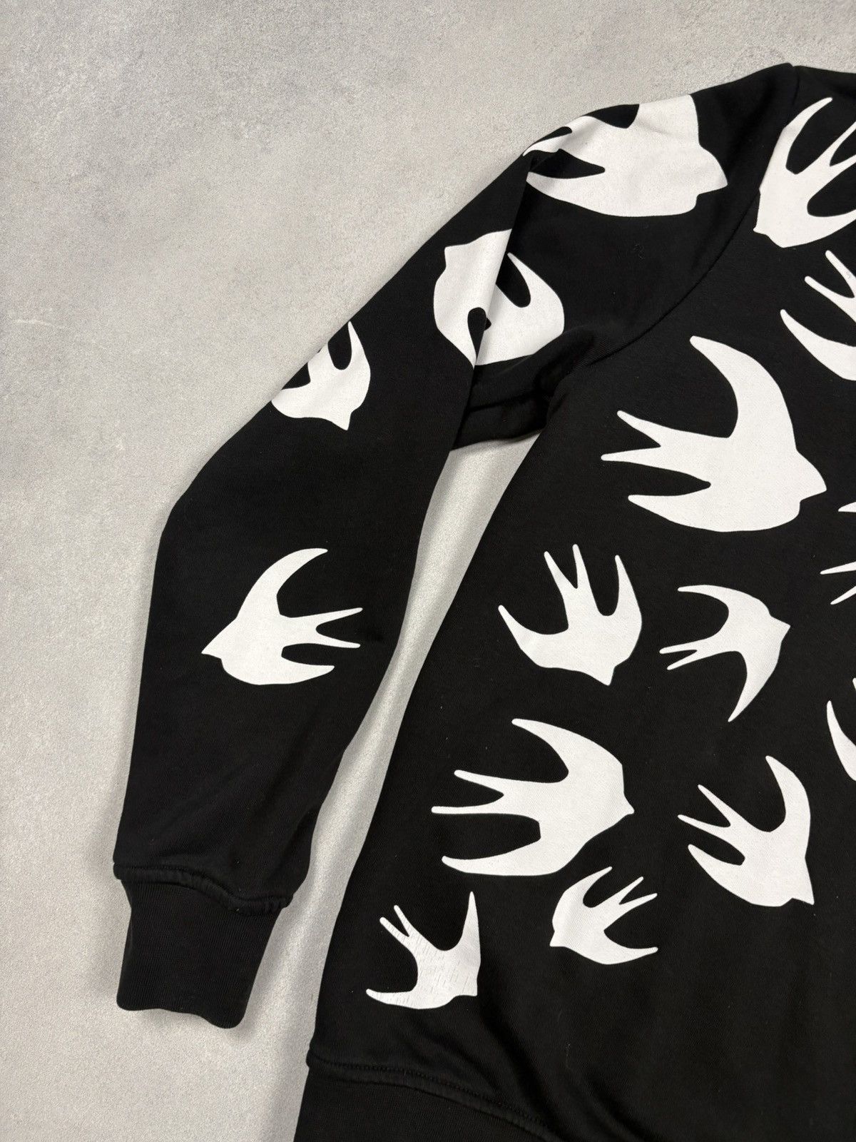 Alexander McQueen McQ Alexander McQueen Swallow Print Sweatshirt Black Size L Size US L / EU 52-54 / 3 - 3 Thumbnail