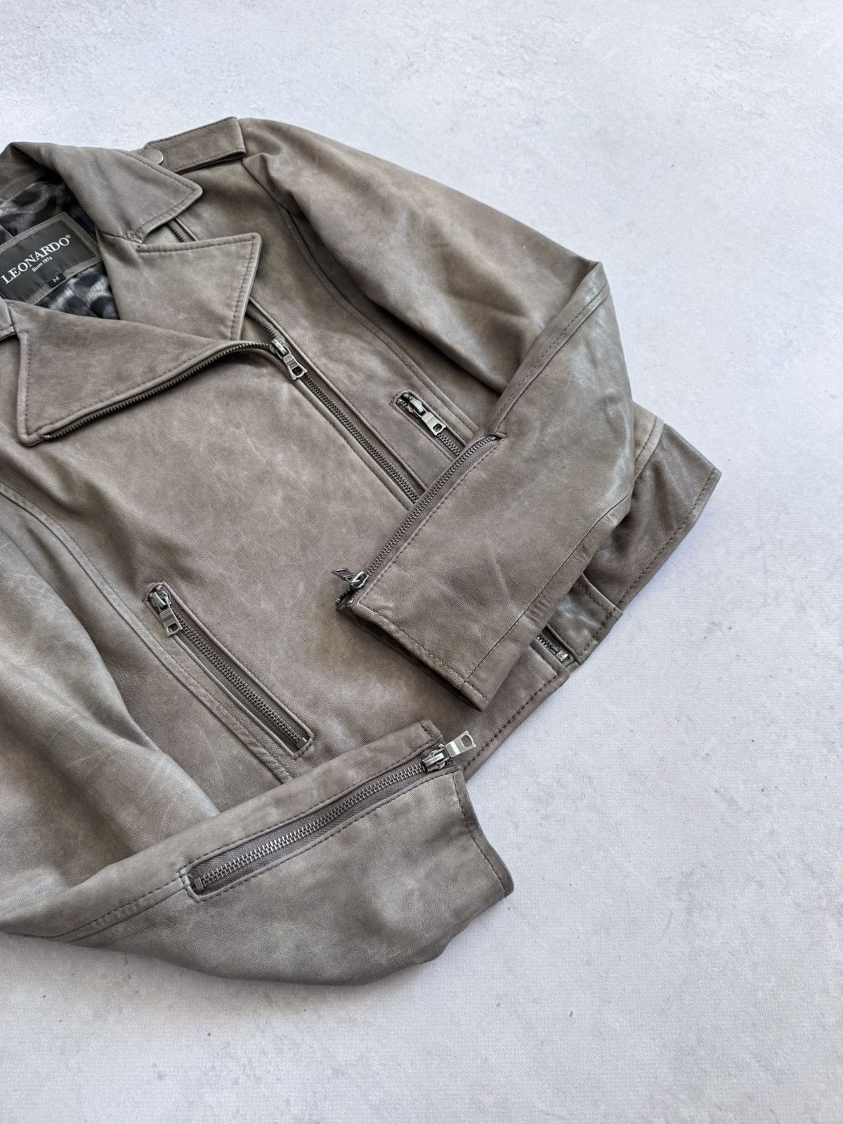 Other Vintage Leonardo Women’s Leather Biker Jacket Italy Designer Size M / US 6-8 / IT 42-44 - 7 Thumbnail