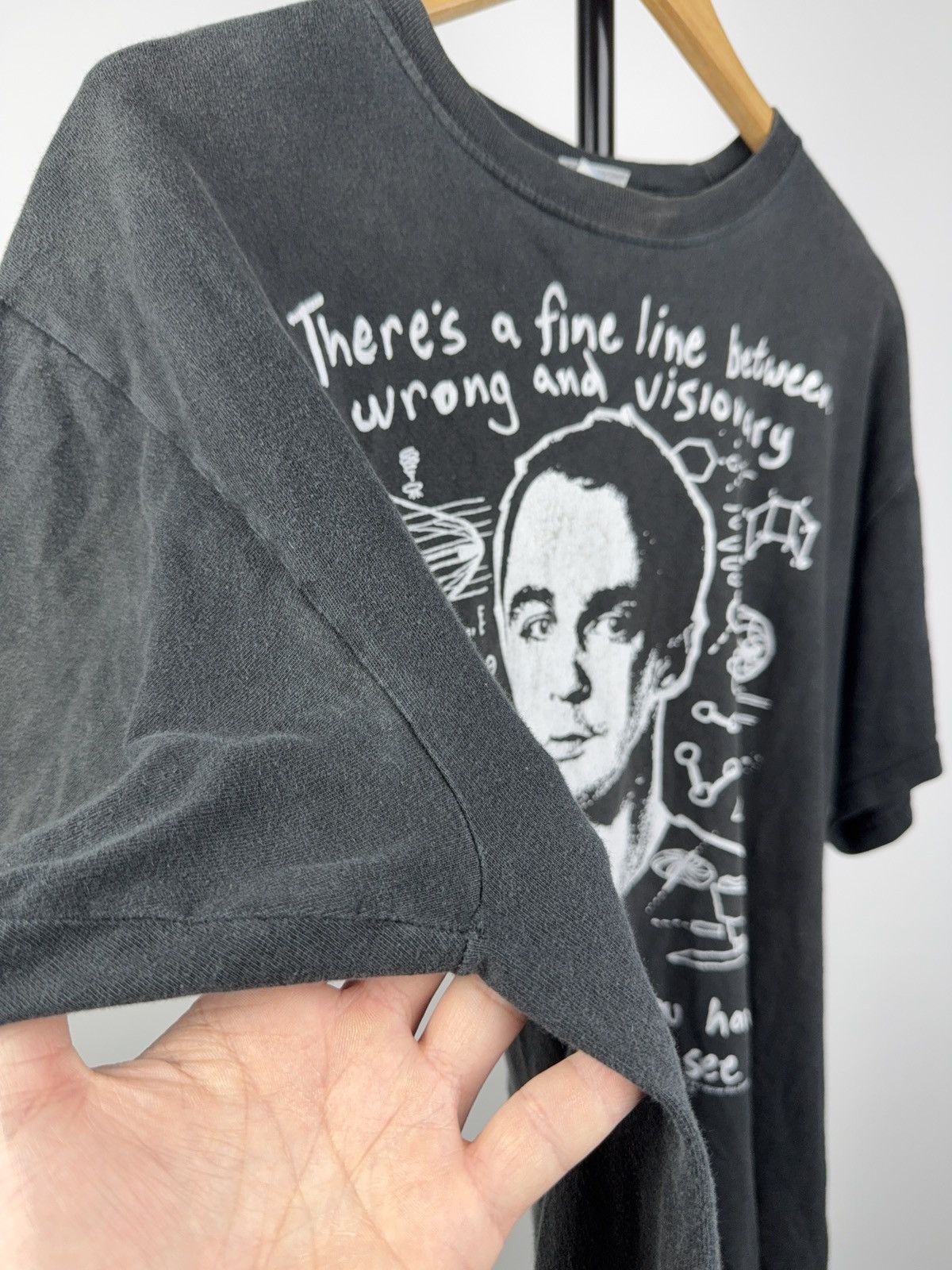 Warner Bros The 00s Y2K Big Bang Theory Logo Sheldon Cooper Tee Vintage Size US L / EU 52-54 / 3 - 4 Thumbnail