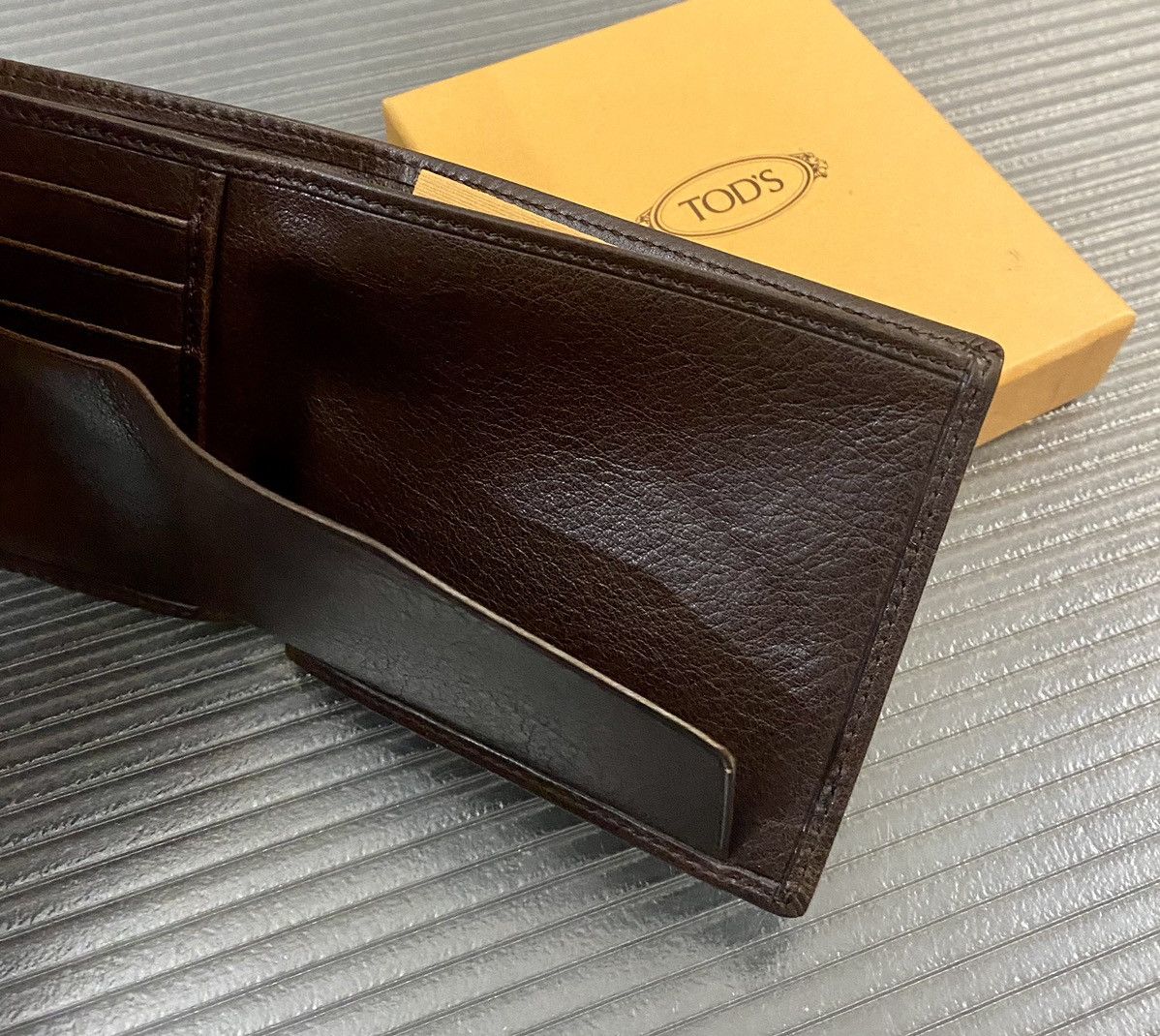 Tod's Tod’s 🇮🇹 brown grain leather dual billfold Leoni wallet NEW Size ONE SIZE - 5 Thumbnail