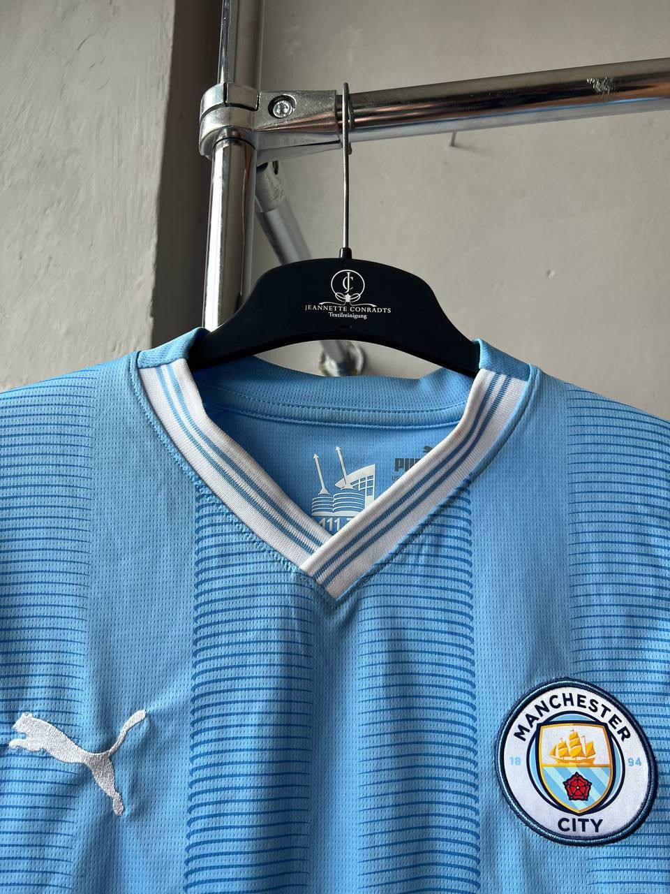Puma 2023/24 MANCHESTER CITY HOME SOCCER JERSEY FOOTBALL SHIRT S Size US S / EU 44-46 / 1 - 6 Thumbnail