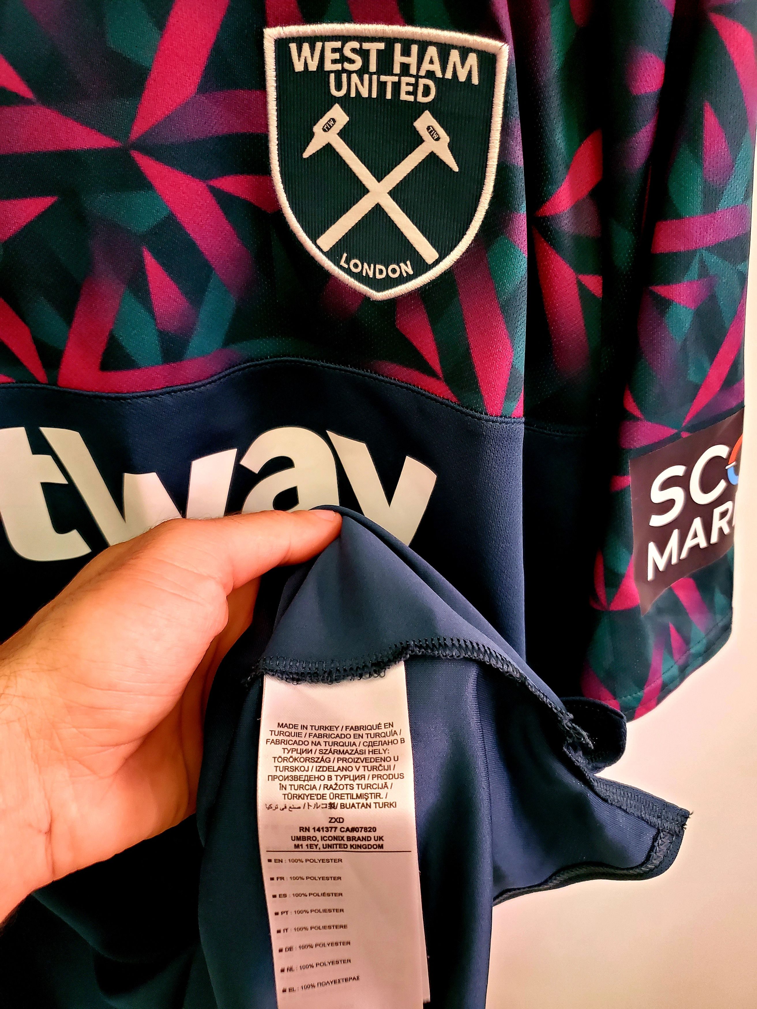 Umbro 2022-2023 West Ham Home Goalkeeper jersey New condition 3Xl Size US XXL / EU 58 / 5 - 5 Thumbnail