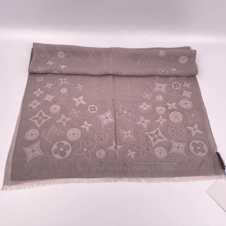 Louis Vuitton Louis Vuitton Grey Silk Scarf Size ONE SIZE - 1 Thumbnail