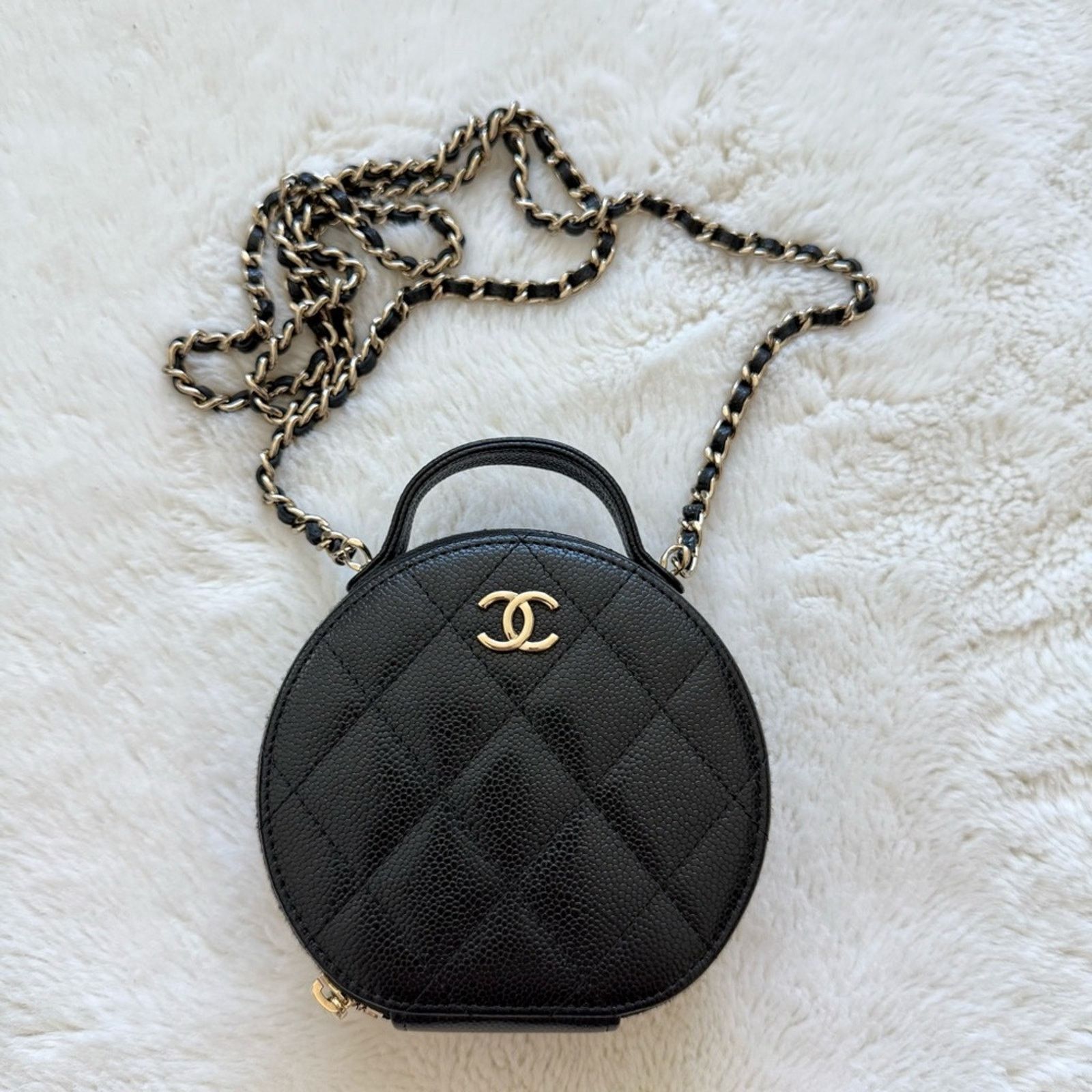 NEW!!! CHANEL crossbody caviar leather bag Authentic 4600$