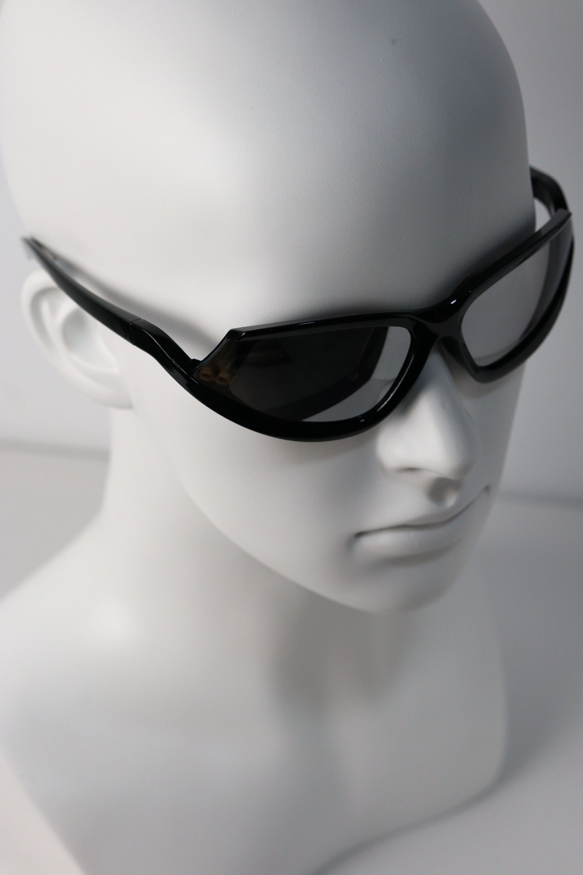Japanese Brand Y2k Avant Garde Futuristic Black Sunglasses Unisex OS Size ONE SIZE - 3 Thumbnail
