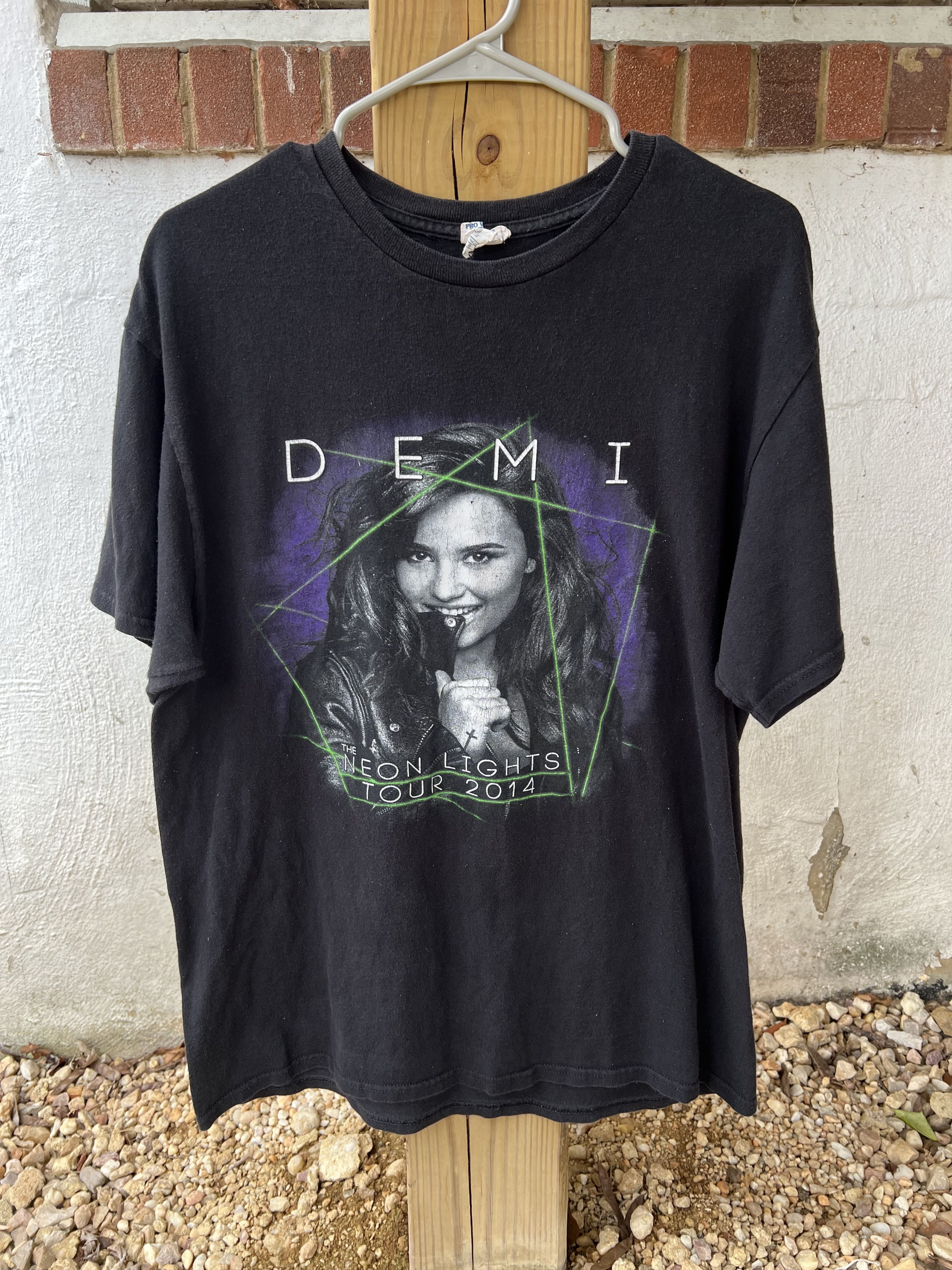 Band Tees 2014 Neon Lights Demi Lovato Tour T-Shirt Size US L / EU 52-54 / 3 - 1 Thumbnail