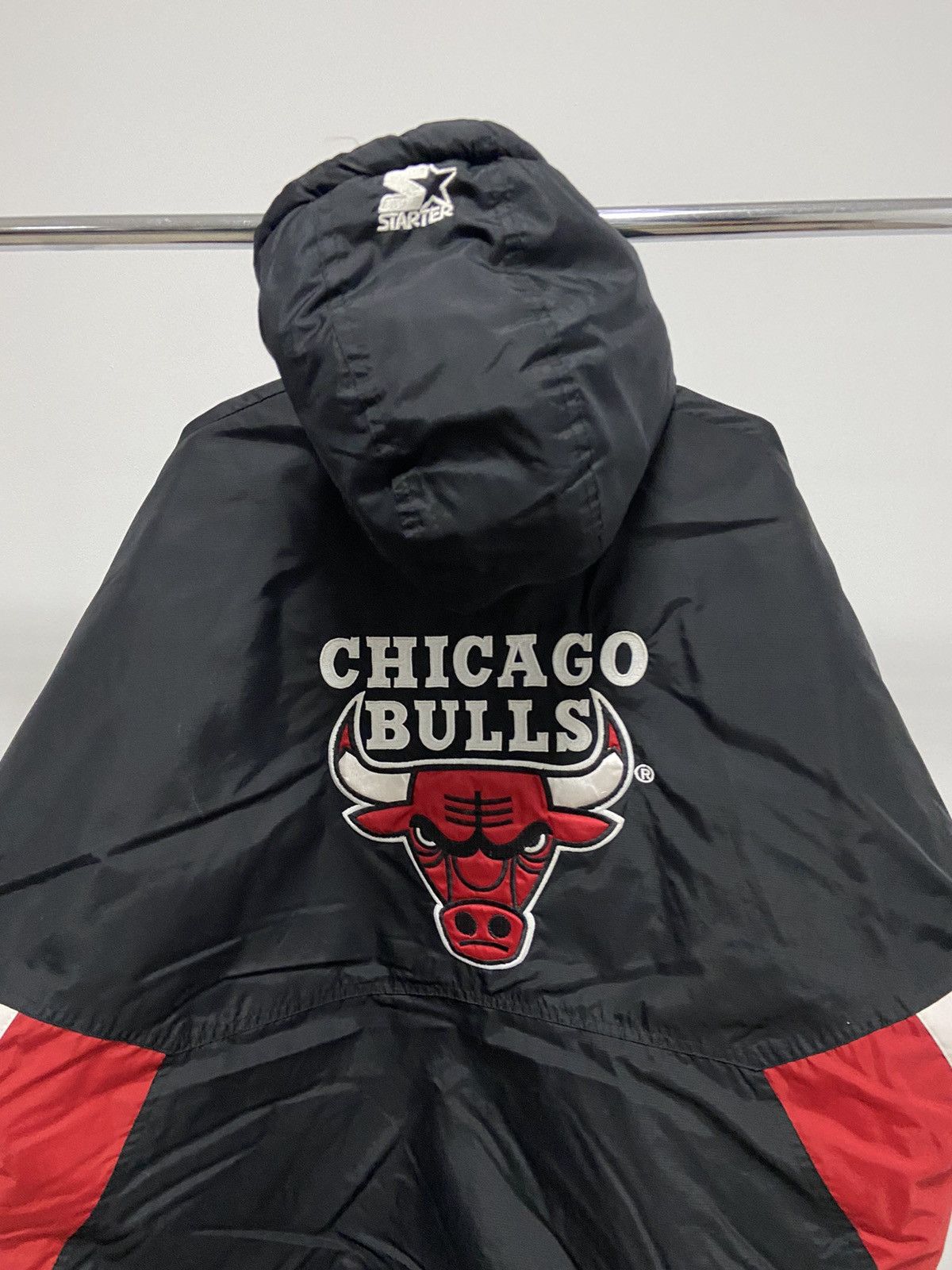 NBA × Vintage Chicago Bulls 90s Vintage Big Logo Puffer Jacket Nylon NBA Size US XL / EU 56 / 4 - 4 Thumbnail