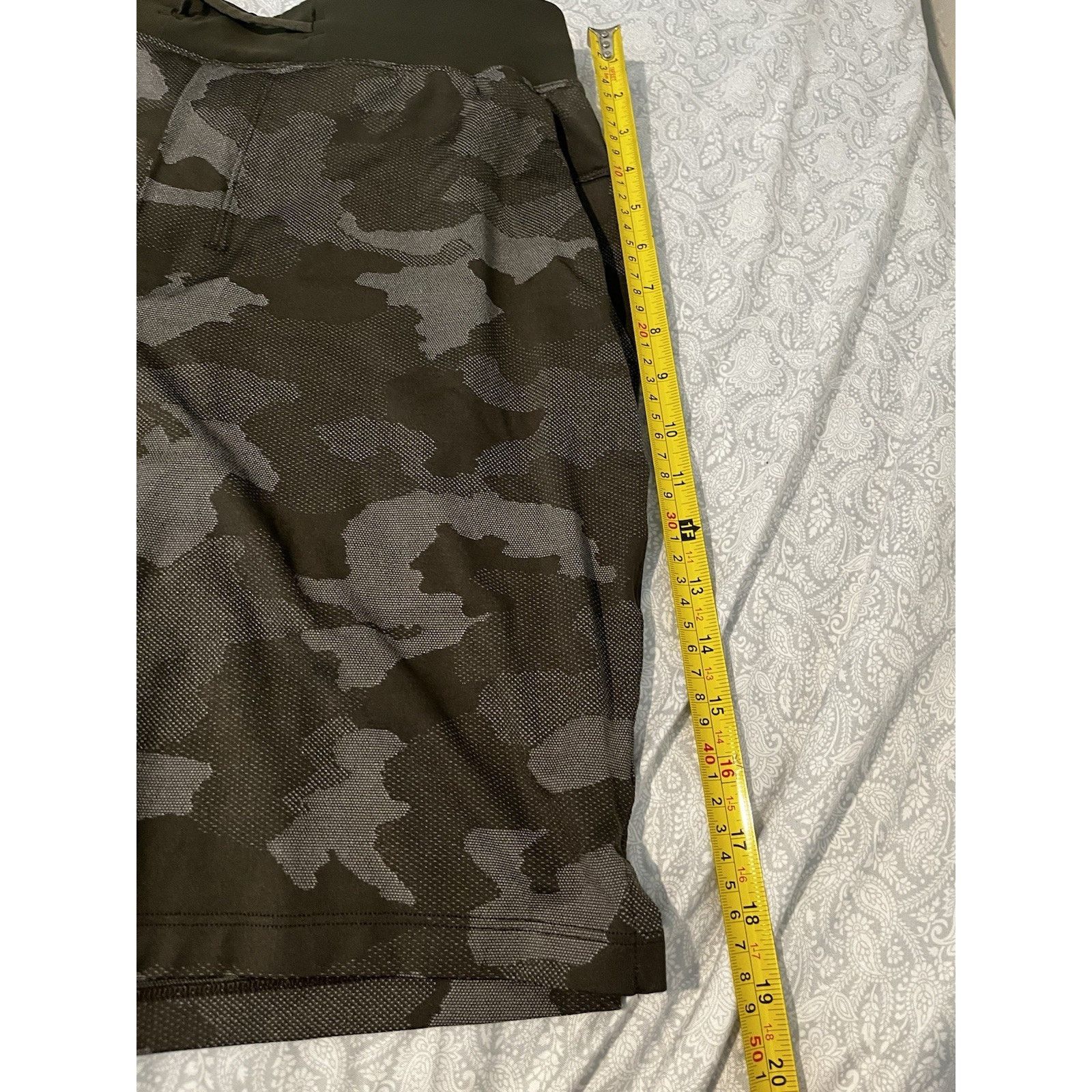 Lululemon Lululemon T.H.E. Short 9” Camo Men’s Medium Est Drawstring Size US 30 / EU 46 - 11 Thumbnail