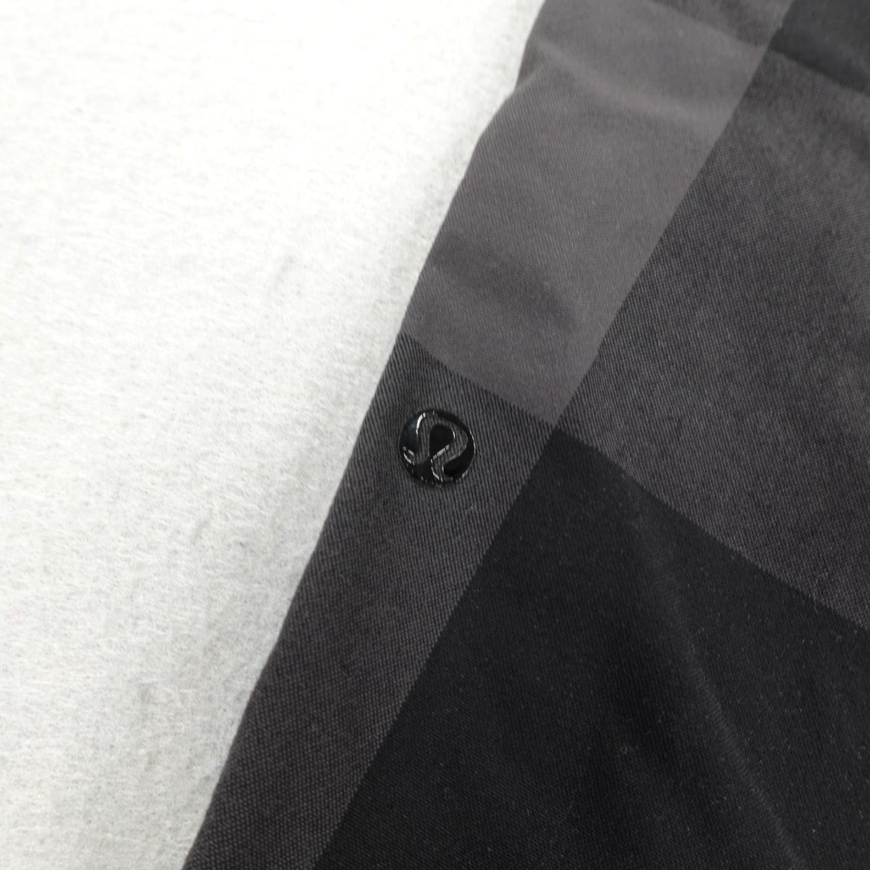 Lululemon Lululemon Shorts Mens 34 Gray Black Plaid Chino Lightweight Casual Golf Summer Breathable Pockets Flat Front Zip Logo Size US 34 / EU 50 - 4 Thumbnail