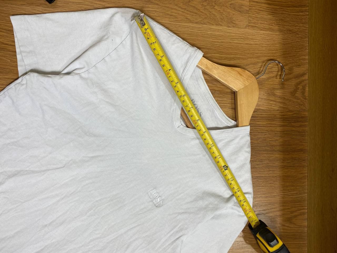 Hugo Boss × Vintage Vintage Streetwear Hugo Boss T-shirt Size US S / EU 44-46 / 1 - 4 Thumbnail