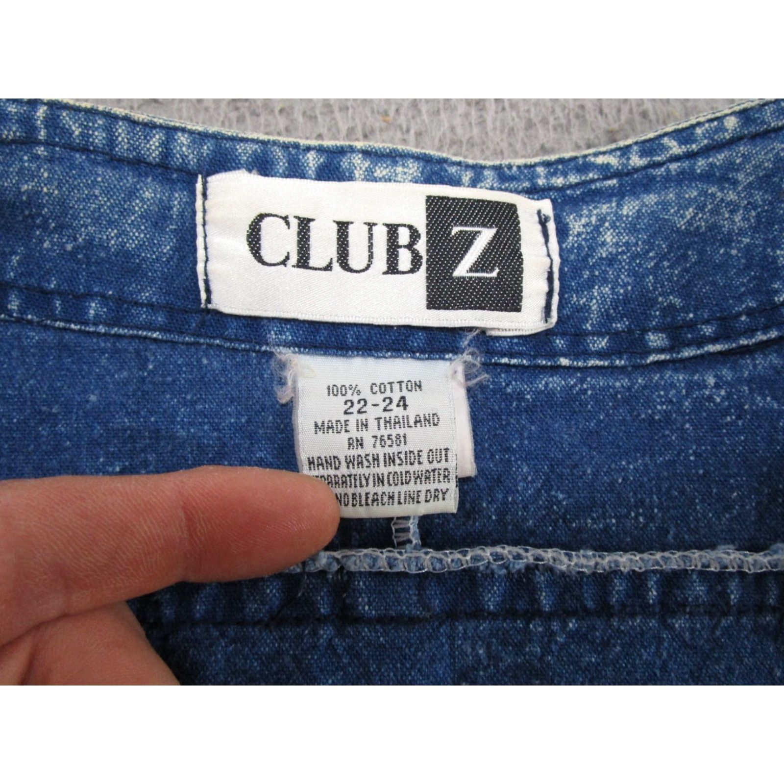 Denime VINTAGE Z Club Denim Shirt Blouse Short Sleeve Women 22-24 Blue 80s Embroidered Jeanswear Bling Jewels Shirts Womens Size 3XL / US 20-22 - 3 Thumbnail