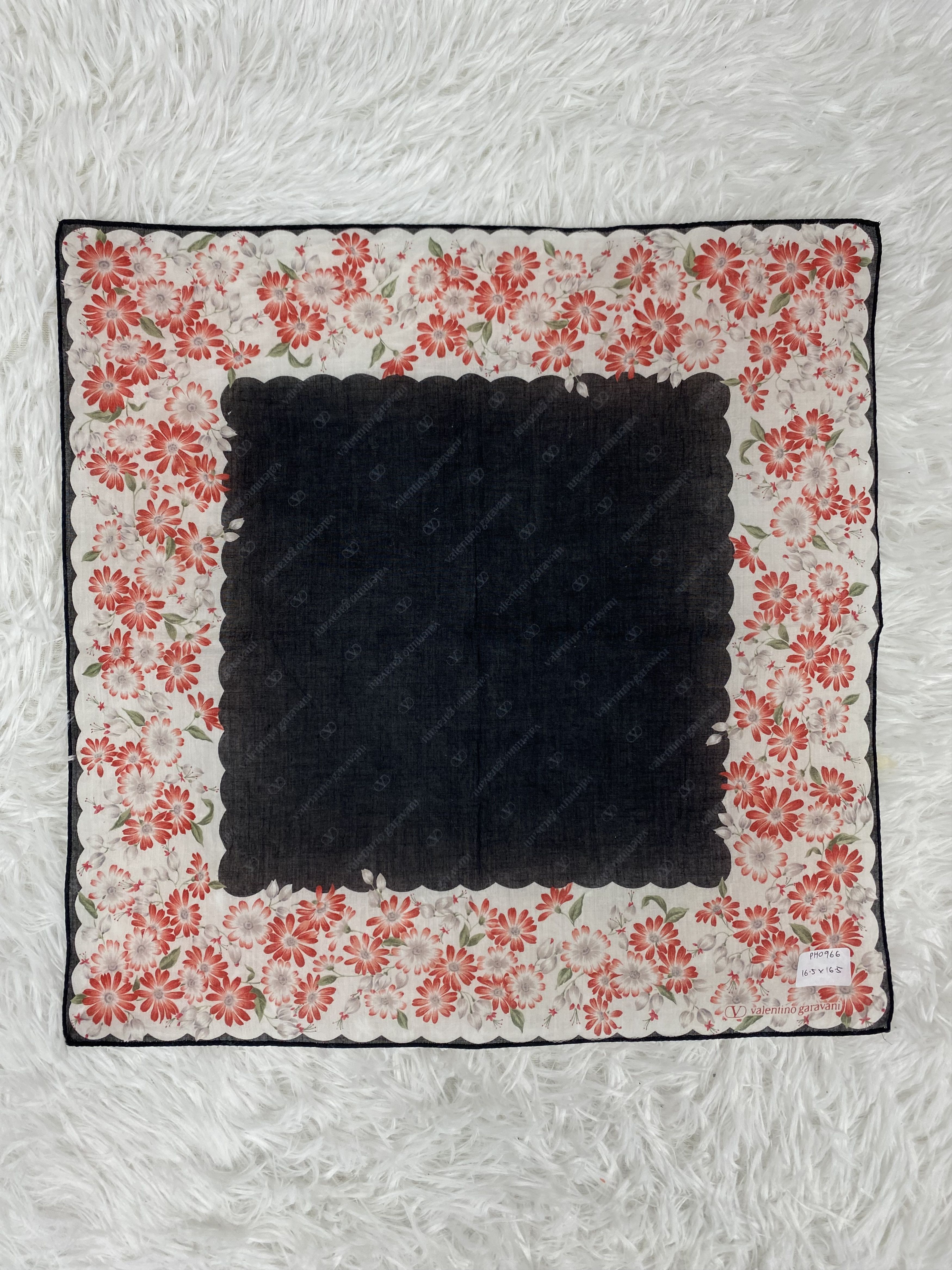 Vintage Vintage Valentino Garavani Handkerchief Neckerchief PH0966 Size ONE SIZE - 3 Thumbnail
