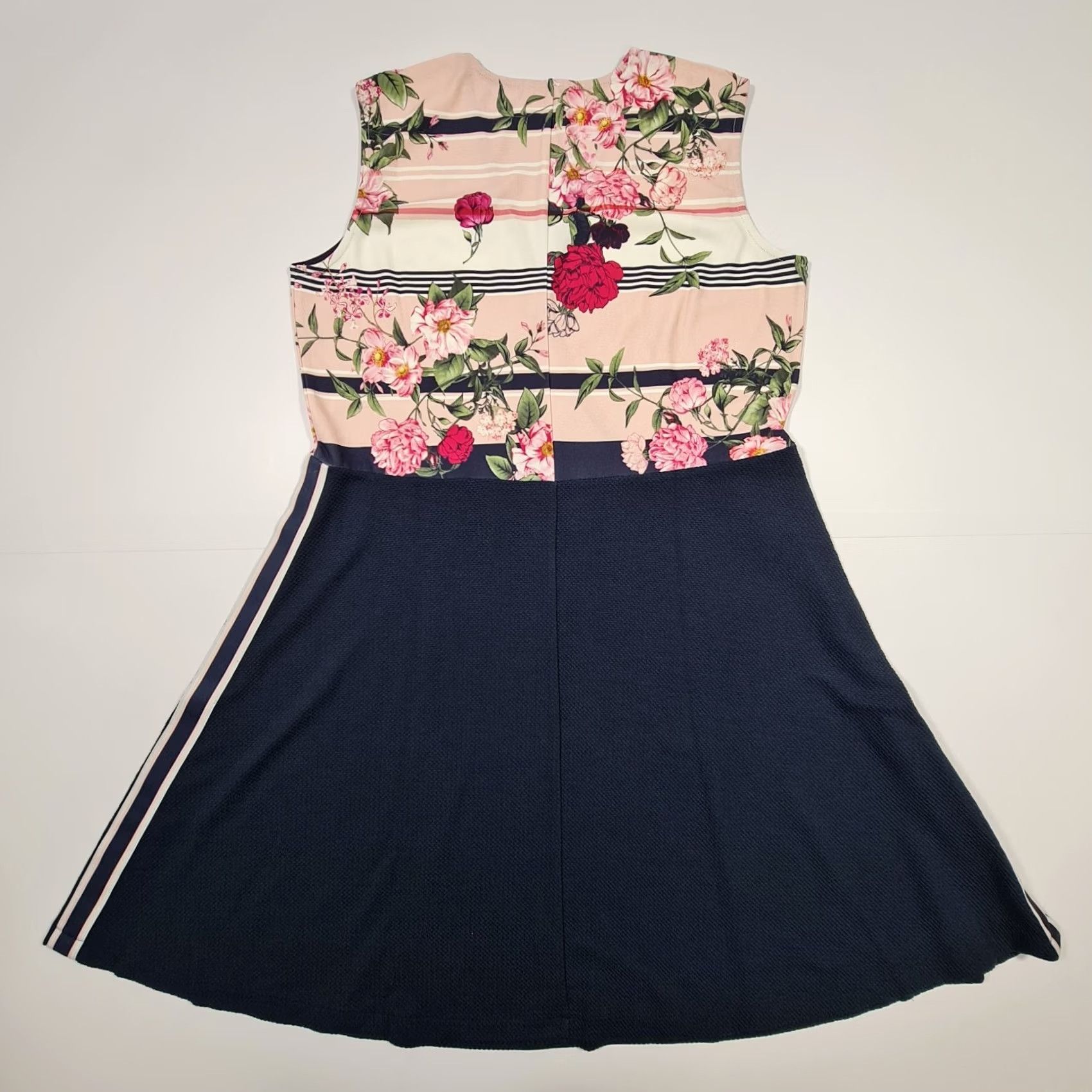CO Betty & Co Womens Dress Navy Blue Floral Sleeveless Knee Length V-Neck 18 Regular Women’s Dress Size XXL / US 16-18 / IT 52-54 - 7 Thumbnail