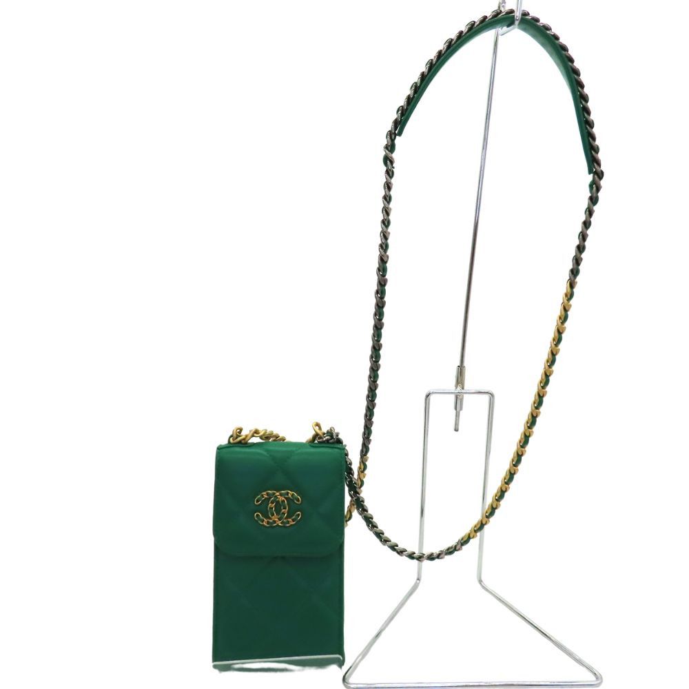 Chanel Chanel Chanel19 Lambskin Phone Case Leather Shoulder Bag Ap1773 in Green, Women's