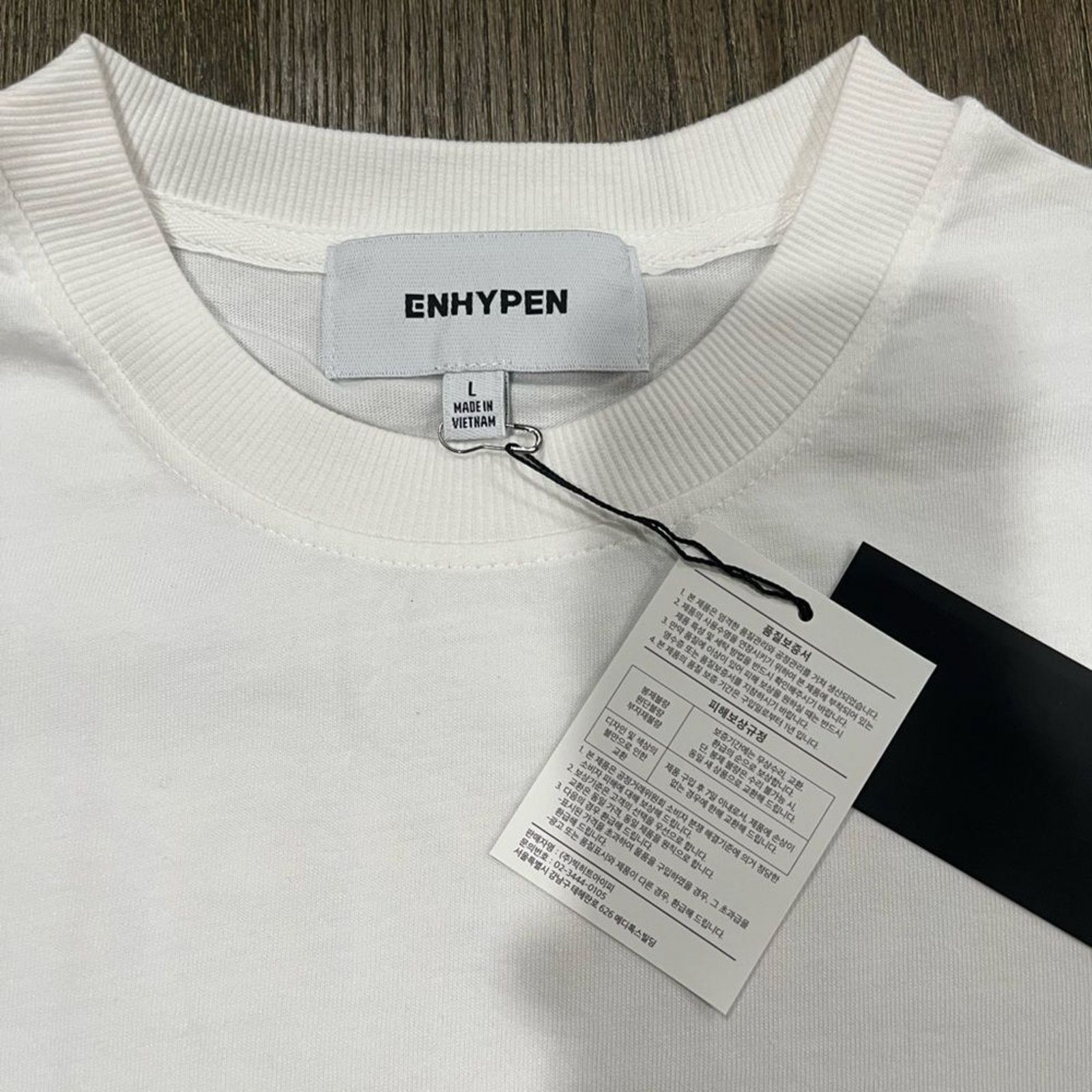 Vintage NWT Enhypen Band Dawn Dusk White Long Sleeve T-Shirt Size L Size US L / EU 52-54 / 3 - 7 Thumbnail