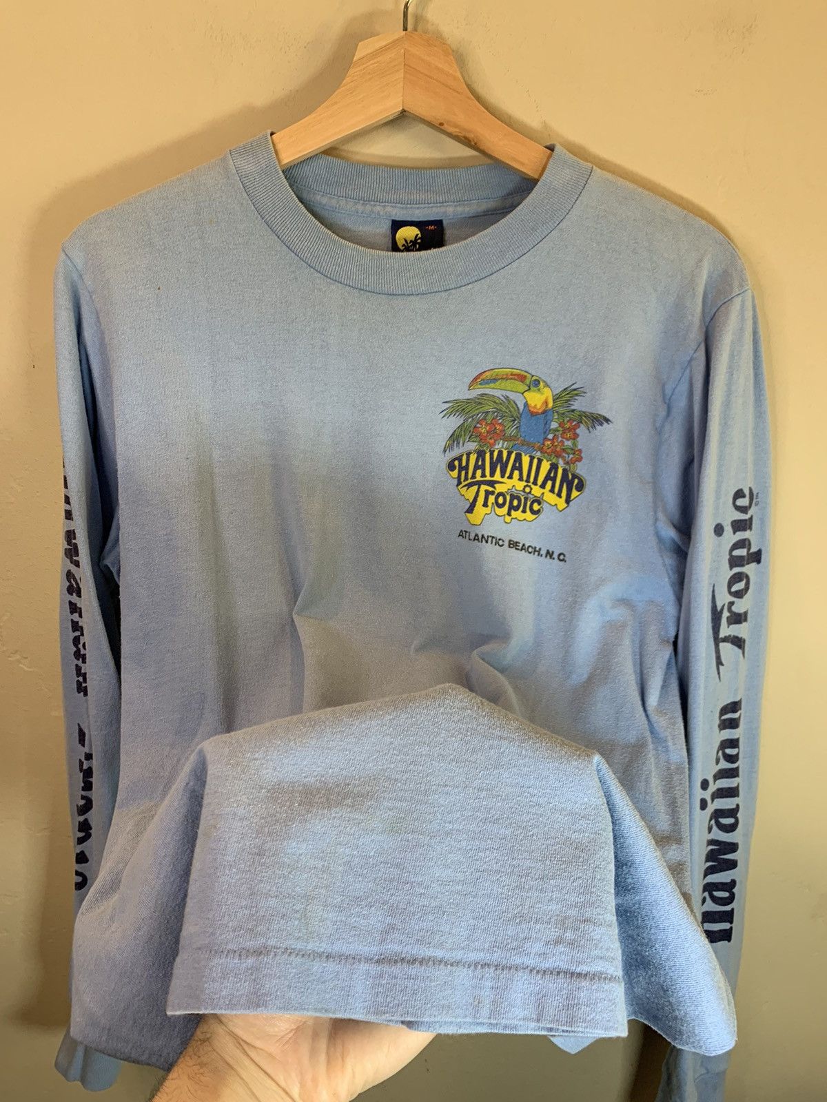 Vintage *RARE* Vintage 1982 Hawaiian Tropic Surf Single Stitch Shirt Size US M / EU 48-50 / 2 - 6 Thumbnail