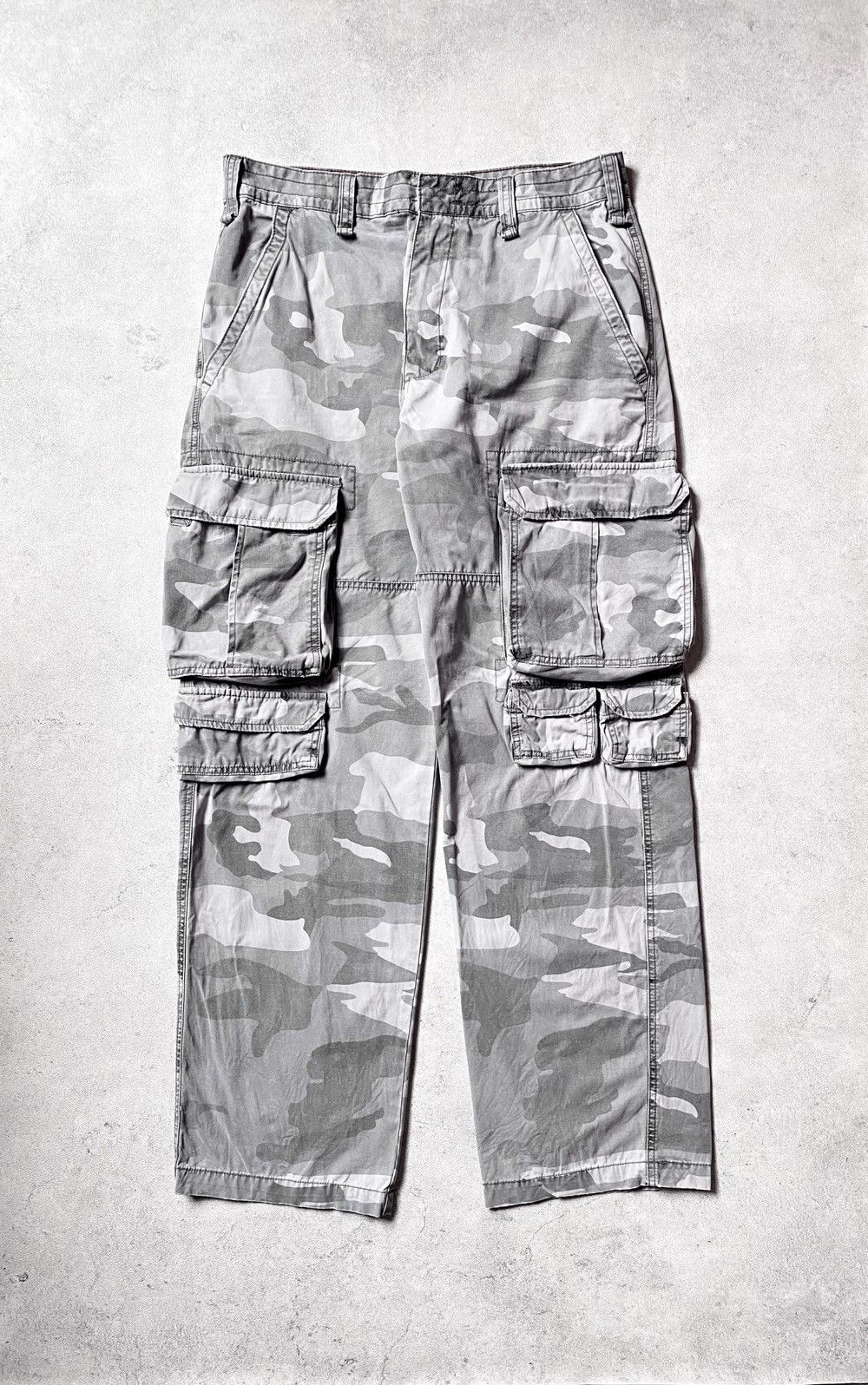 If Six Was Nine Y2K Mossimo Camo Cargo Multipocket Baggy 90s Skater Size US 32 / EU 48 - 1 Thumbnail