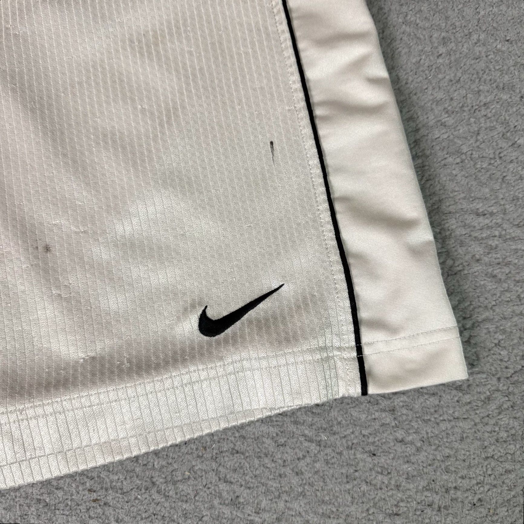 Nike Nike Basketball Shorts Mens Large White Baggy Shiny Silky Glanz Dazzle Y2K Retro Size US 33 - 2 Thumbnail