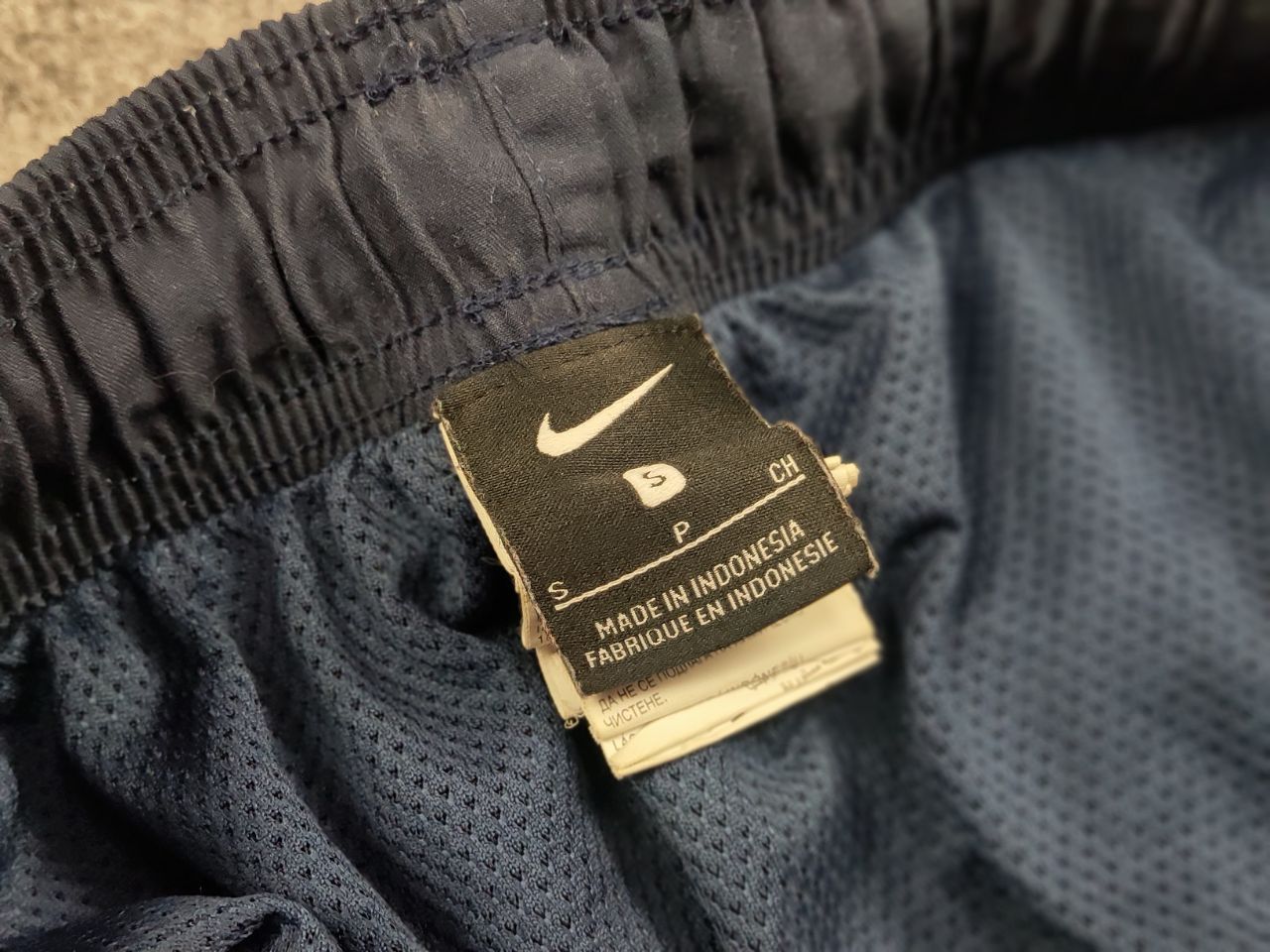 Nike Vintage Nike Shorts Dark Logo swoosh casual Y2K Streetwear Size US 31 - 8 Thumbnail
