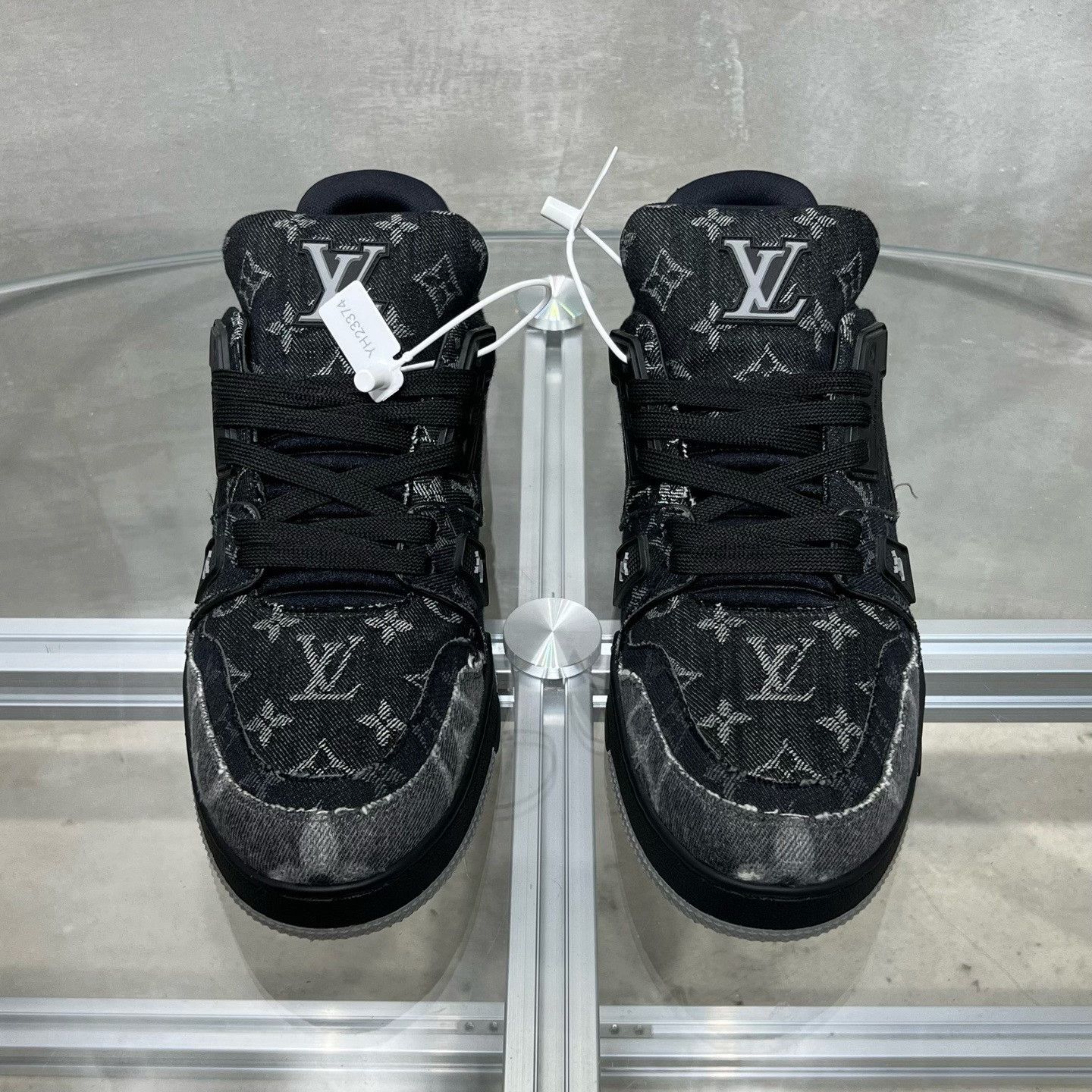 Louis Vuitton Louis Vuitton Training Black Lowtop Sneakers 10 Men Size US 10 / EU 43 - 1 Thumbnail