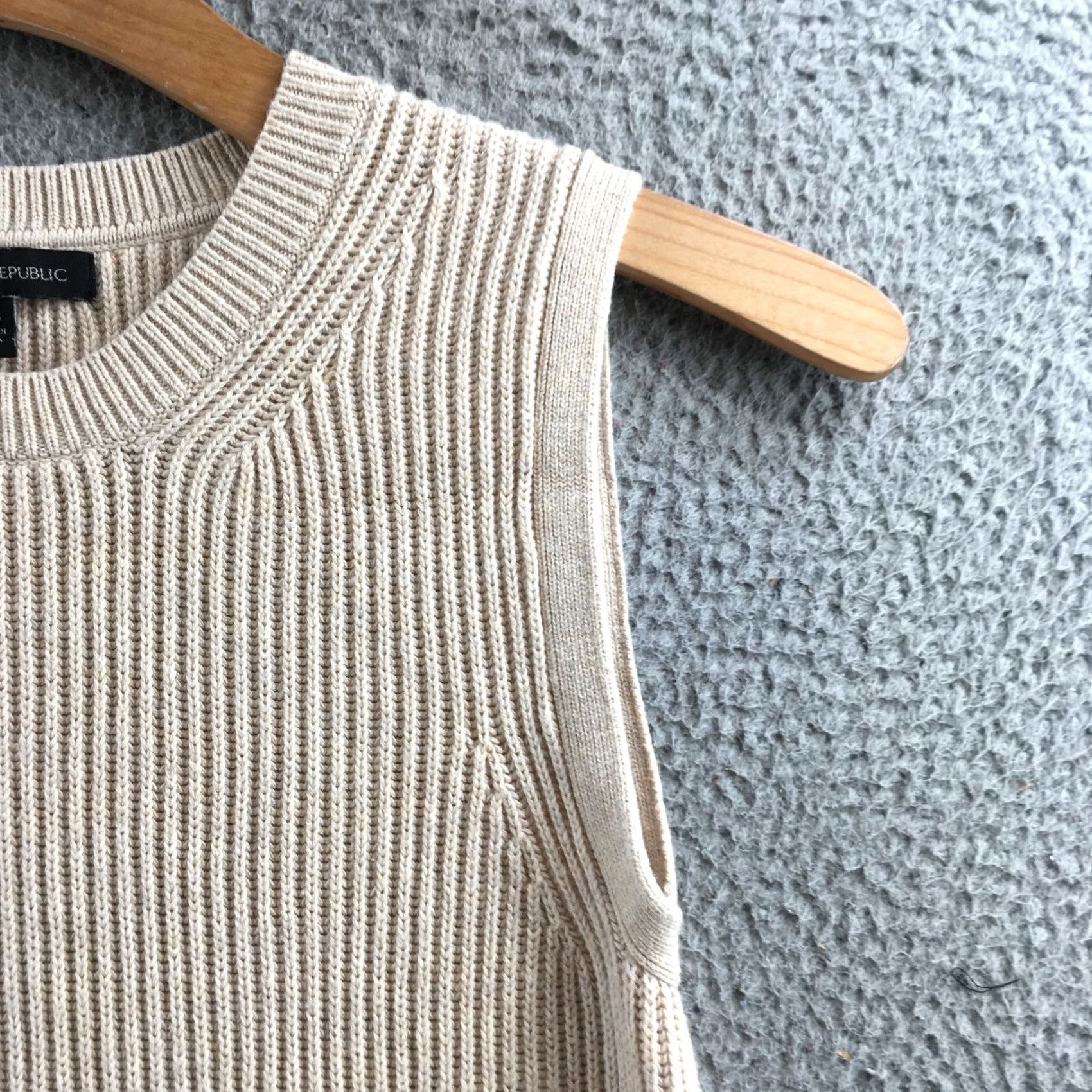 Banana Republic Banana Republic Sweater Womens XS Beige Sleeveless Ribbed Knit Tank Top Size XS / US 0-2 / IT 36-38 - 4 Thumbnail
