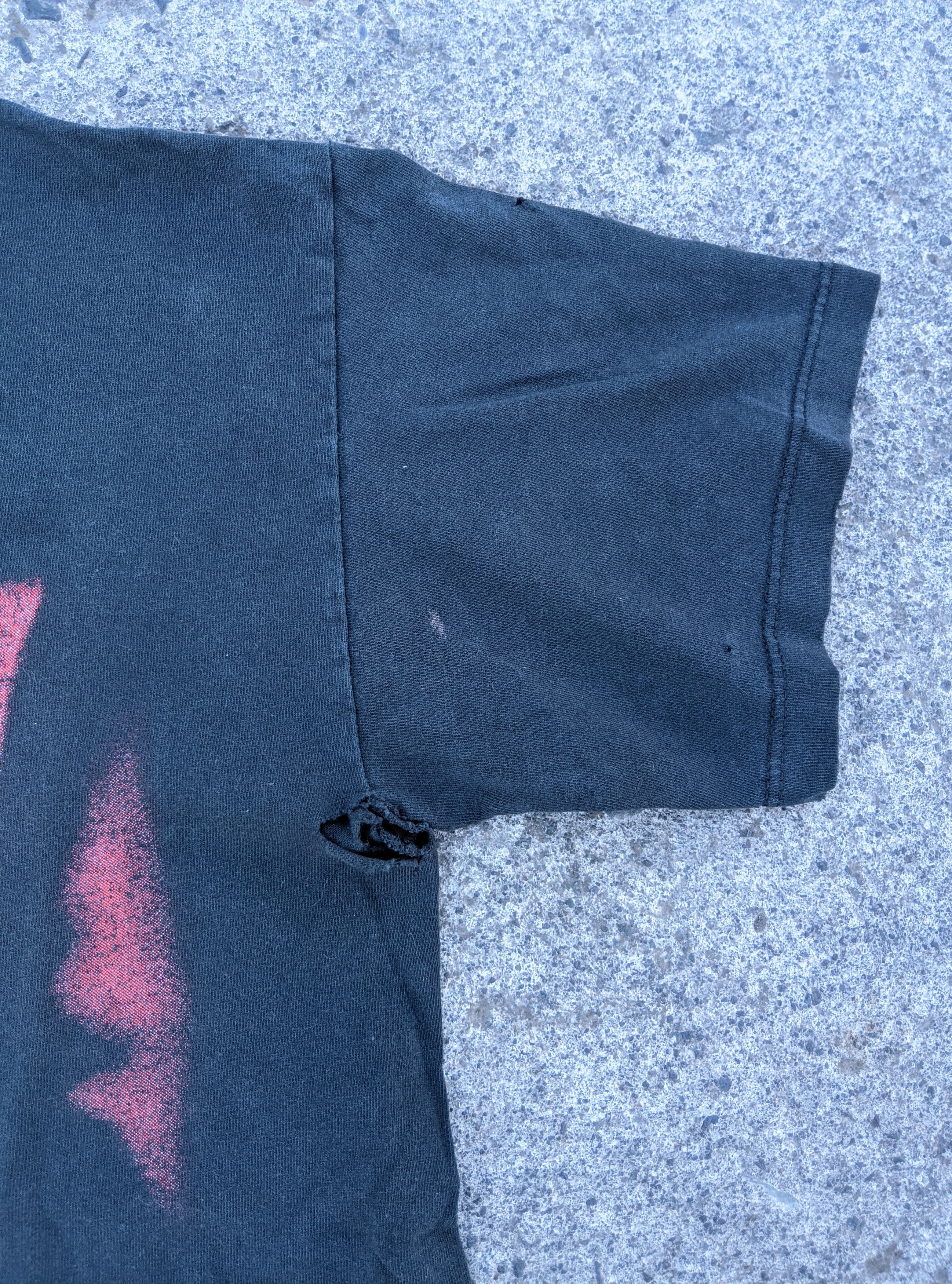 Vintage Vintage 1996 thrashed undertaker wwf wwe erd distressed Size US M / EU 48-50 / 2 - 12 Thumbnail