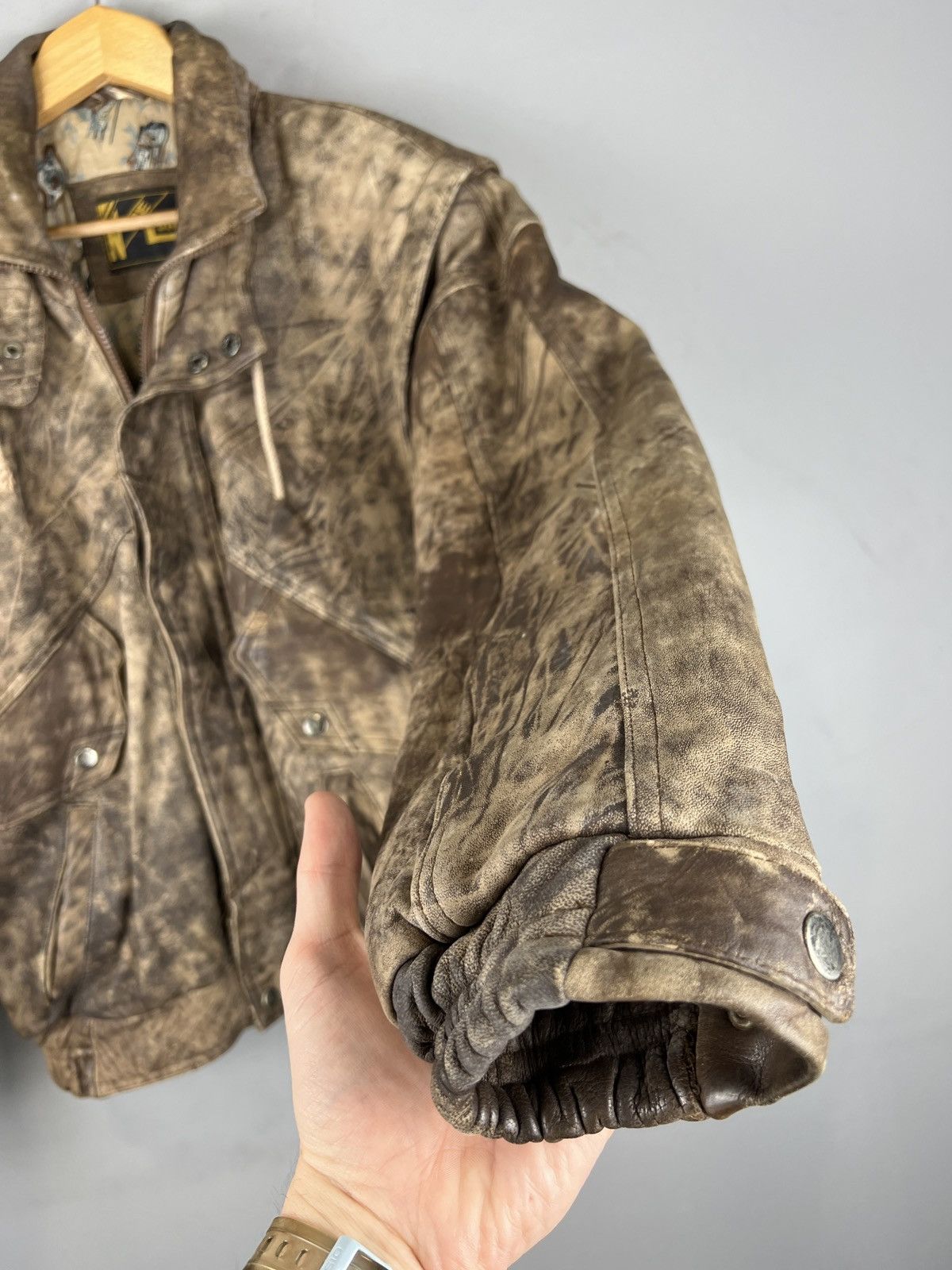 Vintage Vintage Multi pocket Camo Leather Jacket G2 style Size US L / EU 52-54 / 3 - 6 Thumbnail