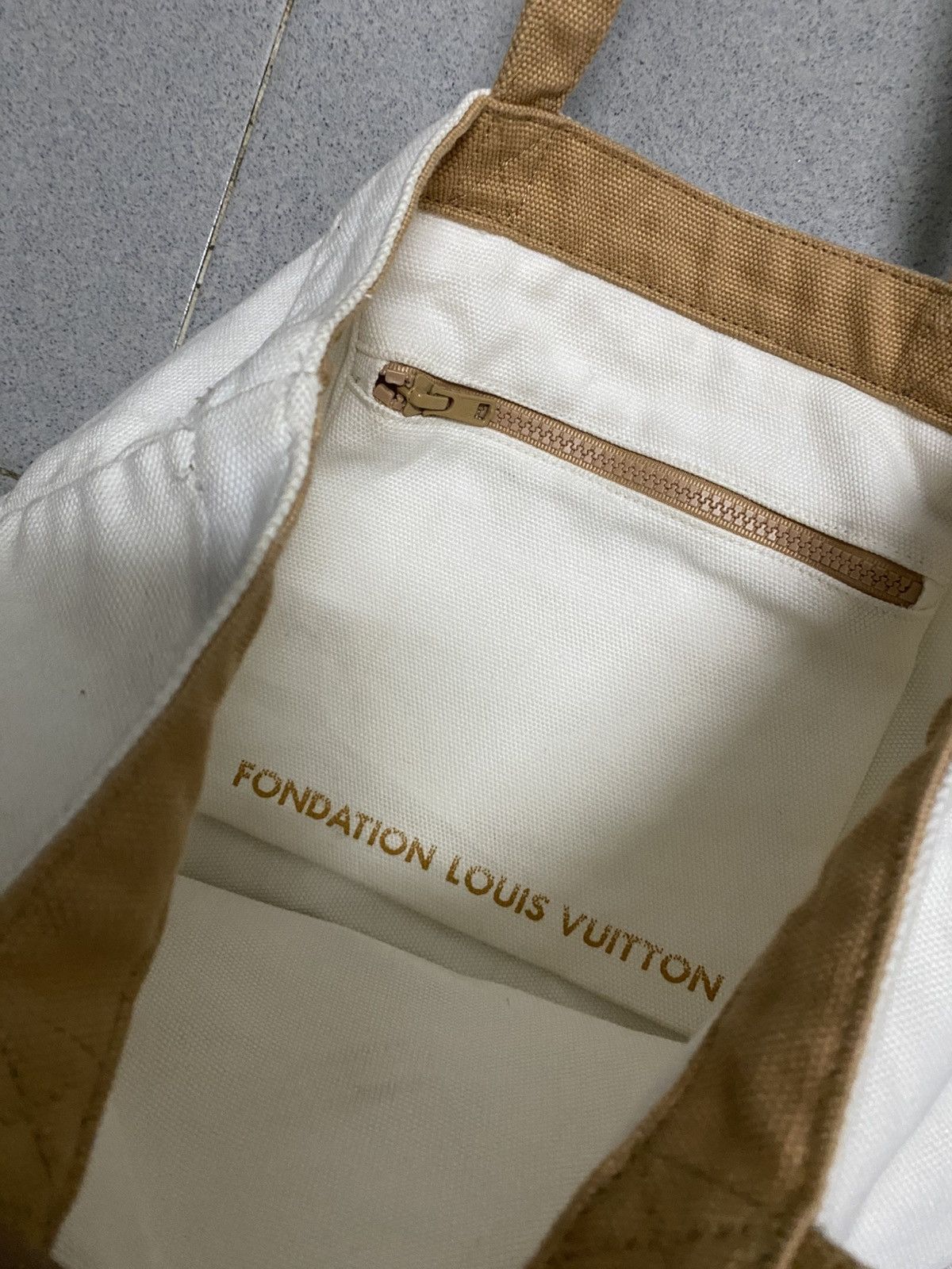 Louis Vuitton Fondation Louis Vuitton totebag Size ONE SIZE - 3 Thumbnail