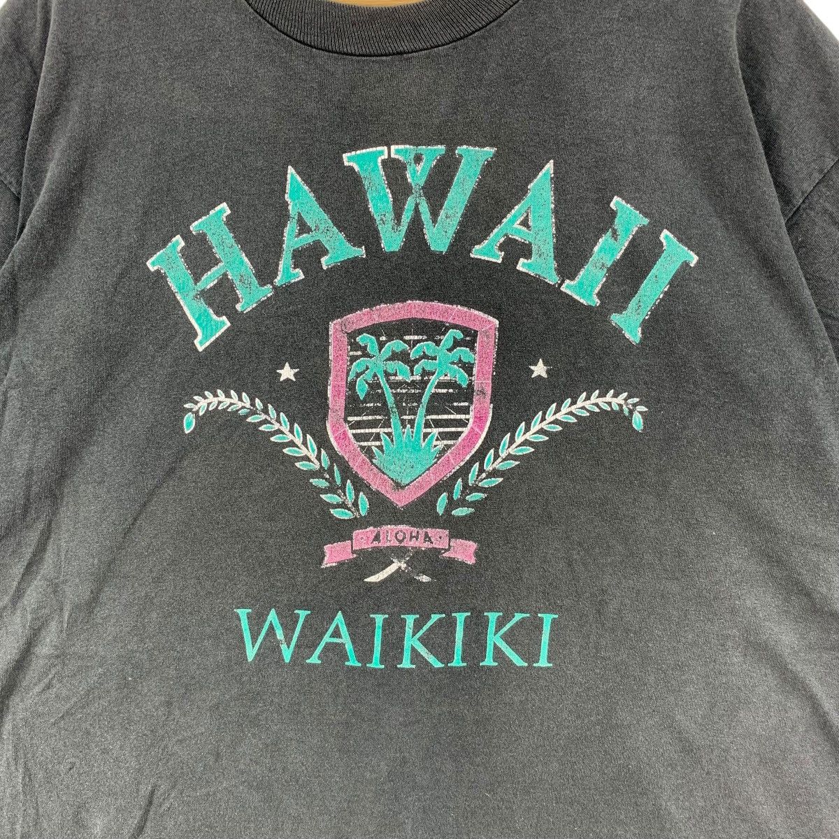 Vintage Vintage 90’ HAWAII ALOHA WAIKIKI Crest Logo Tee Shirt Top Size US XL / EU 56 / 4 - 4 Thumbnail