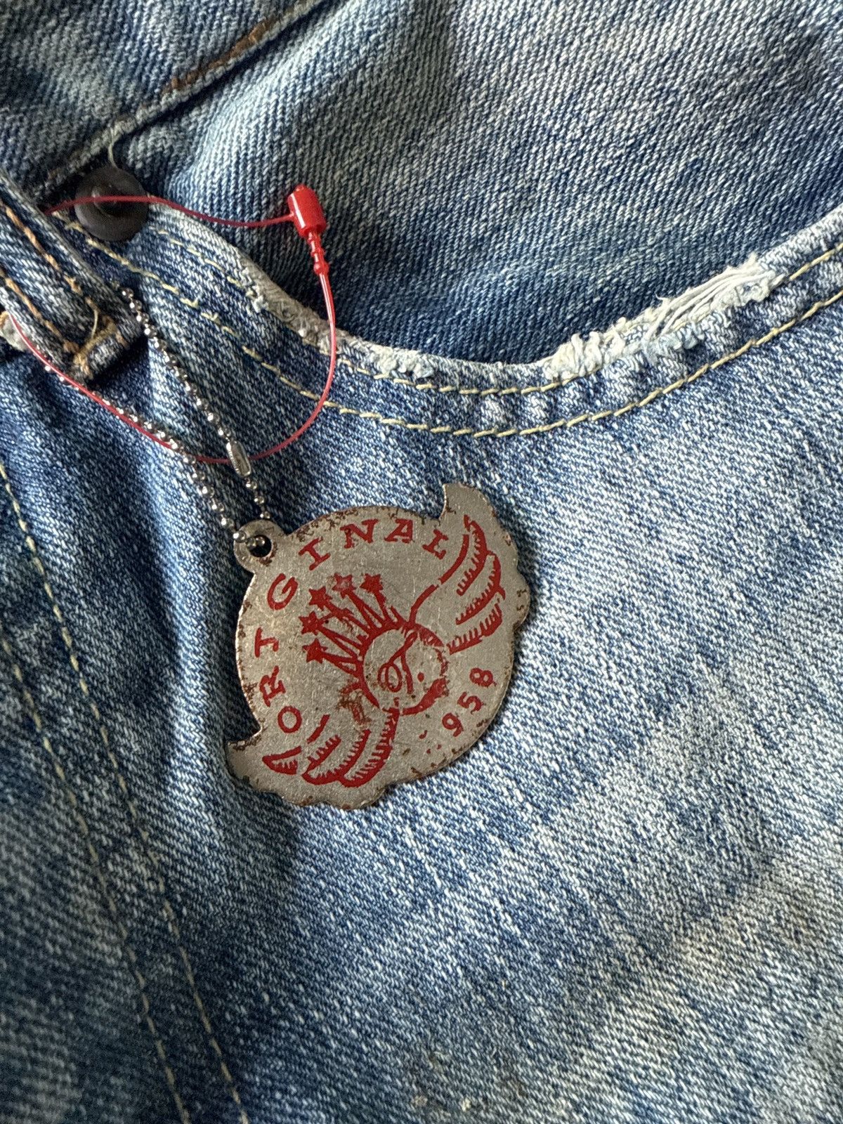 Replay × Vintage REPLAY RIPPED DESIGN JEANS STRAIGHT BUTTON FLY Size US 33 - 7 Thumbnail
