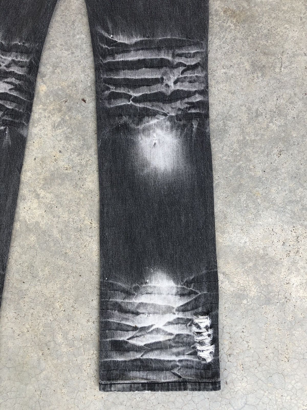 Who Decides War Japanese LOWBOX Flared Jeans Distressed Jeans Size US 30 / EU 46 - 12 Thumbnail