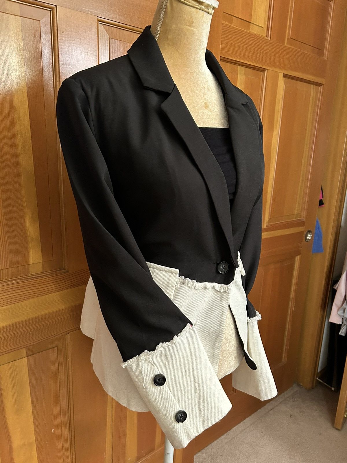 Designer × Other NWT, Lavishly Paris Women’s Limited Edition Fall Blazer Size S / US 4 / IT 40 - 7 Thumbnail