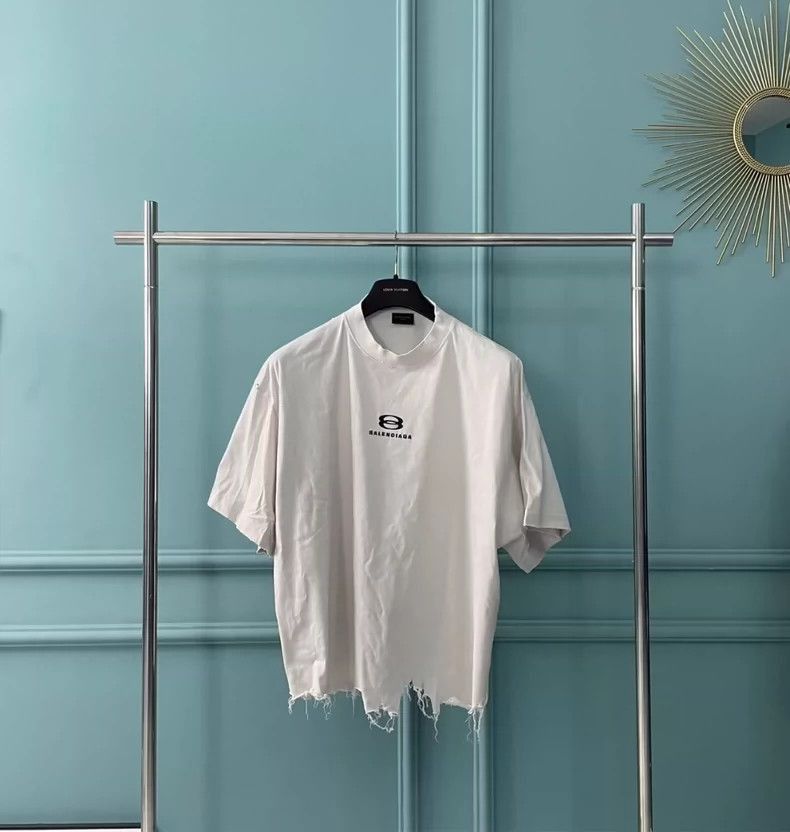Balenciaga Balenciaga 24 new chest logo neckline embroidered short sle Size US M / EU 48-50 / 2 - 1 Thumbnail