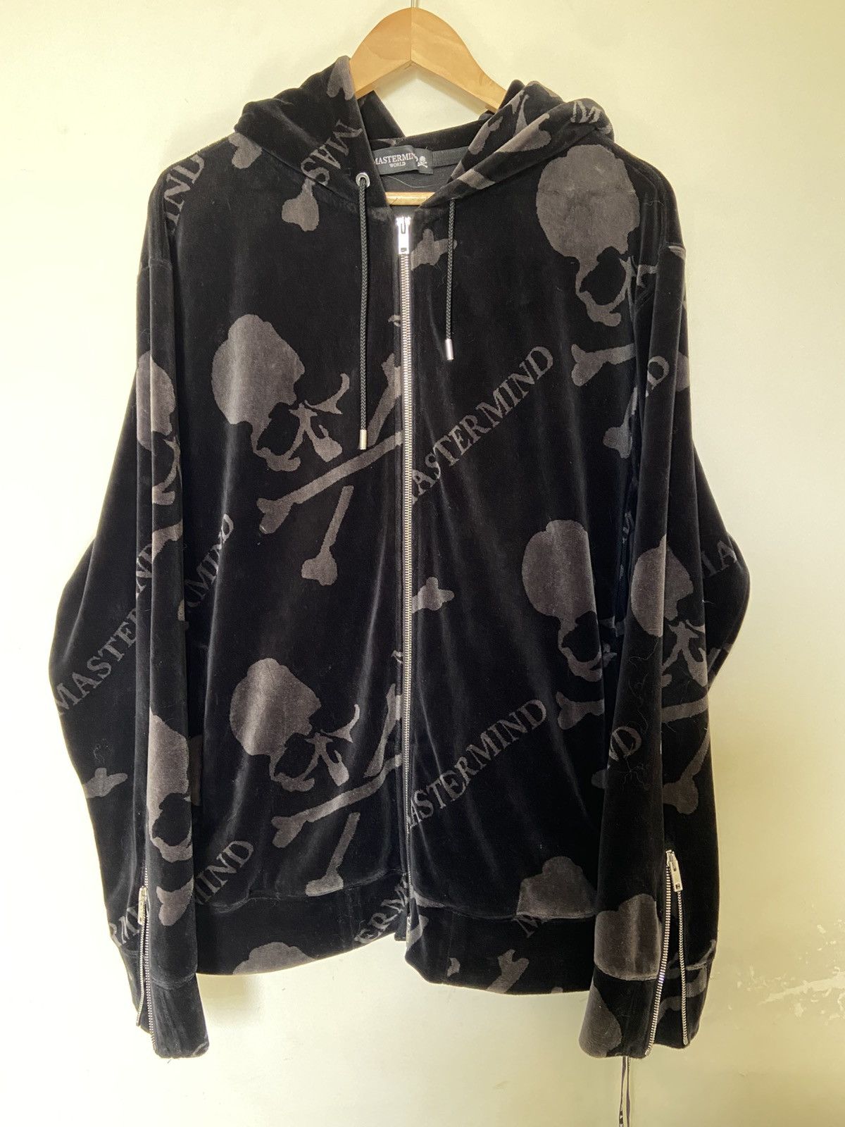 Mastermind Japan MASTERMIND WORLD skull print velour track jacket size M Size US M / EU 48-50 / 2 - 1 Thumbnail