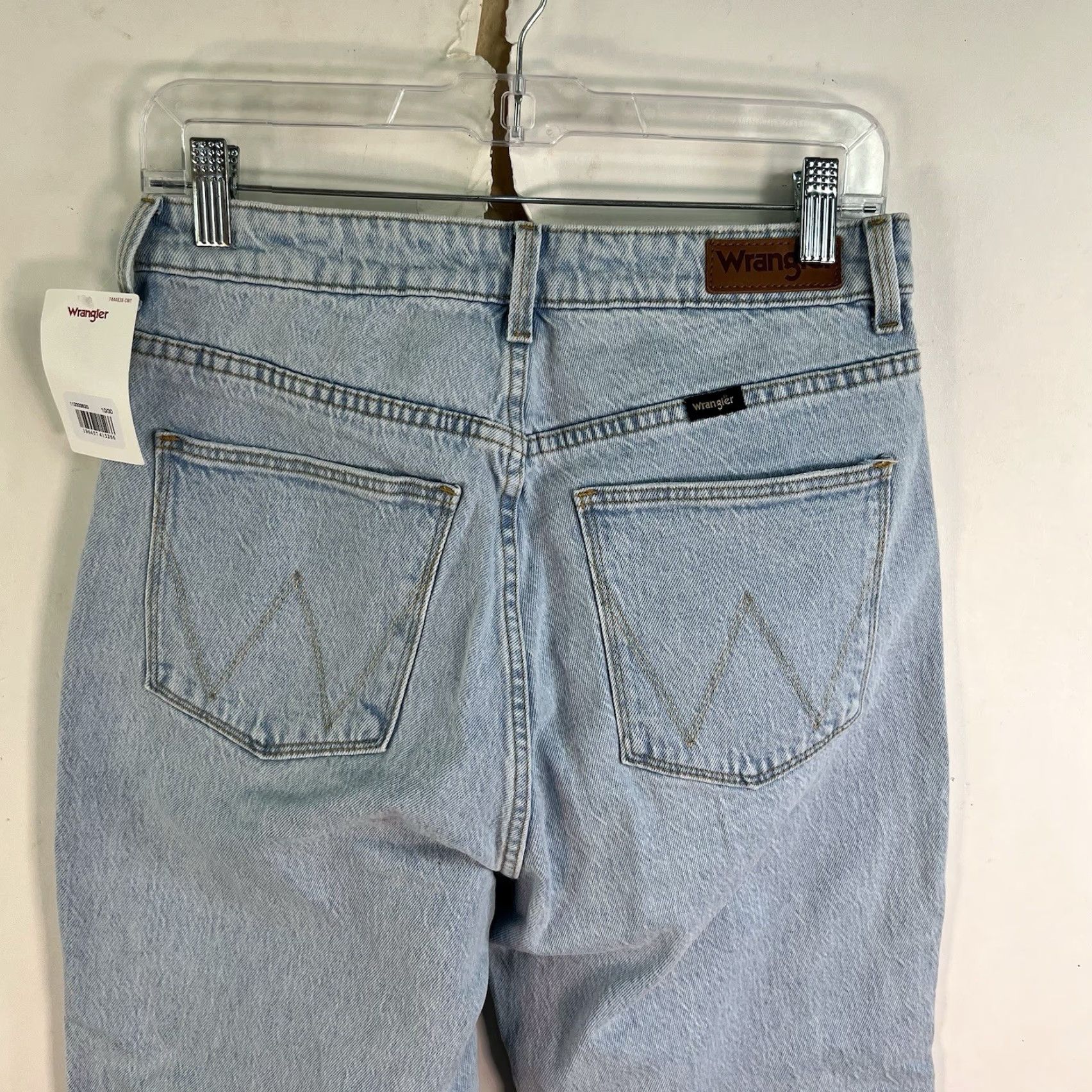 Wrangler Wrangler Mom Jeans Women's Size 10 30X30 Blue Light Wash High Rise Relaxed Fit Denim Size 32" / US 10 / IT 46 - 7 Thumbnail