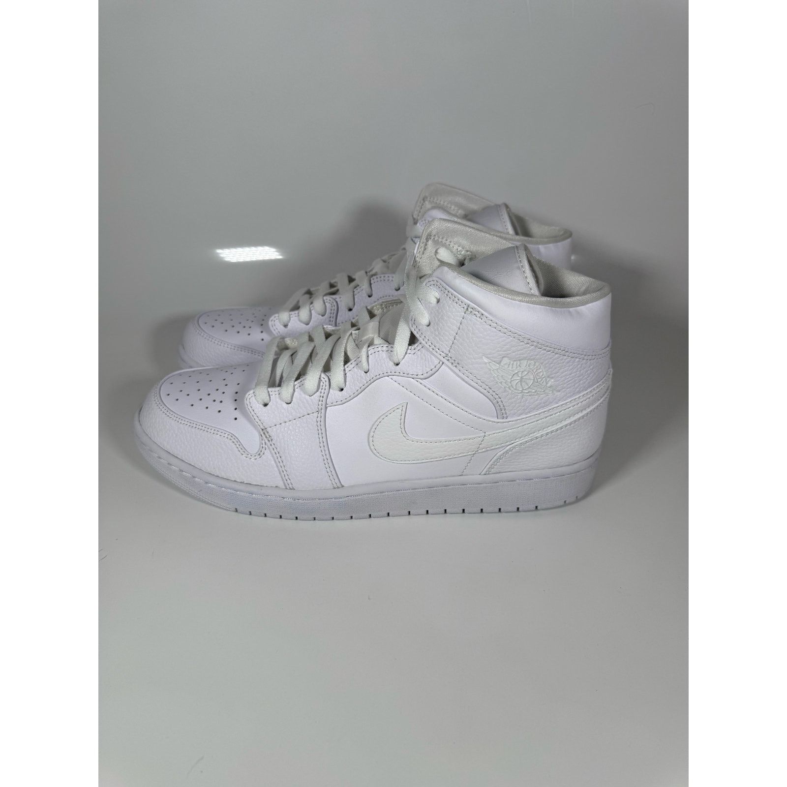Basketball Shoes Air Jordan One Mid Triple White Air Jordan Mid SE