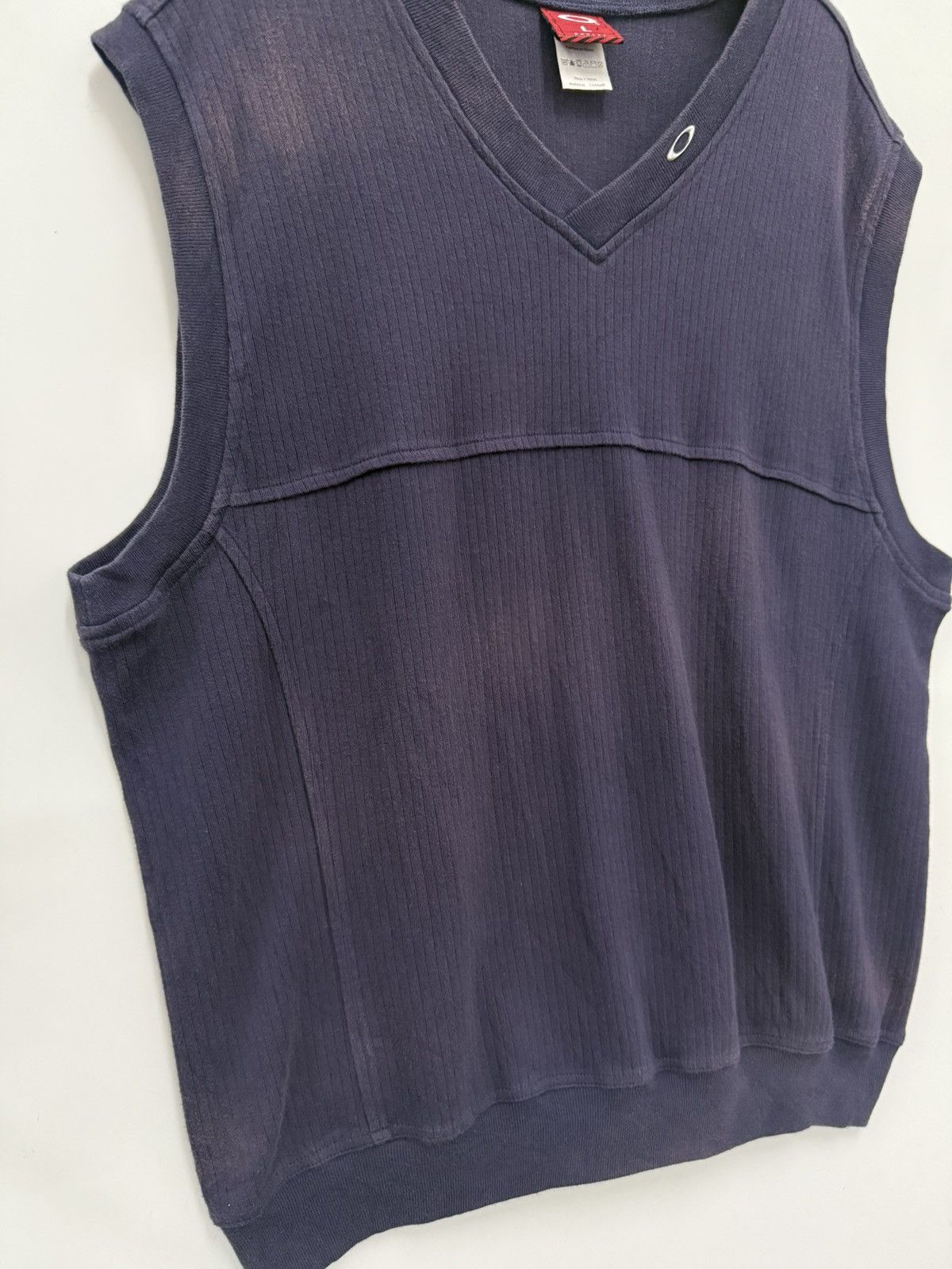 Oakley 🔥 Oakley Streetwear Sleeveless V-Neck Tees - L Size US L / EU 52-54 / 3 - 3 Thumbnail