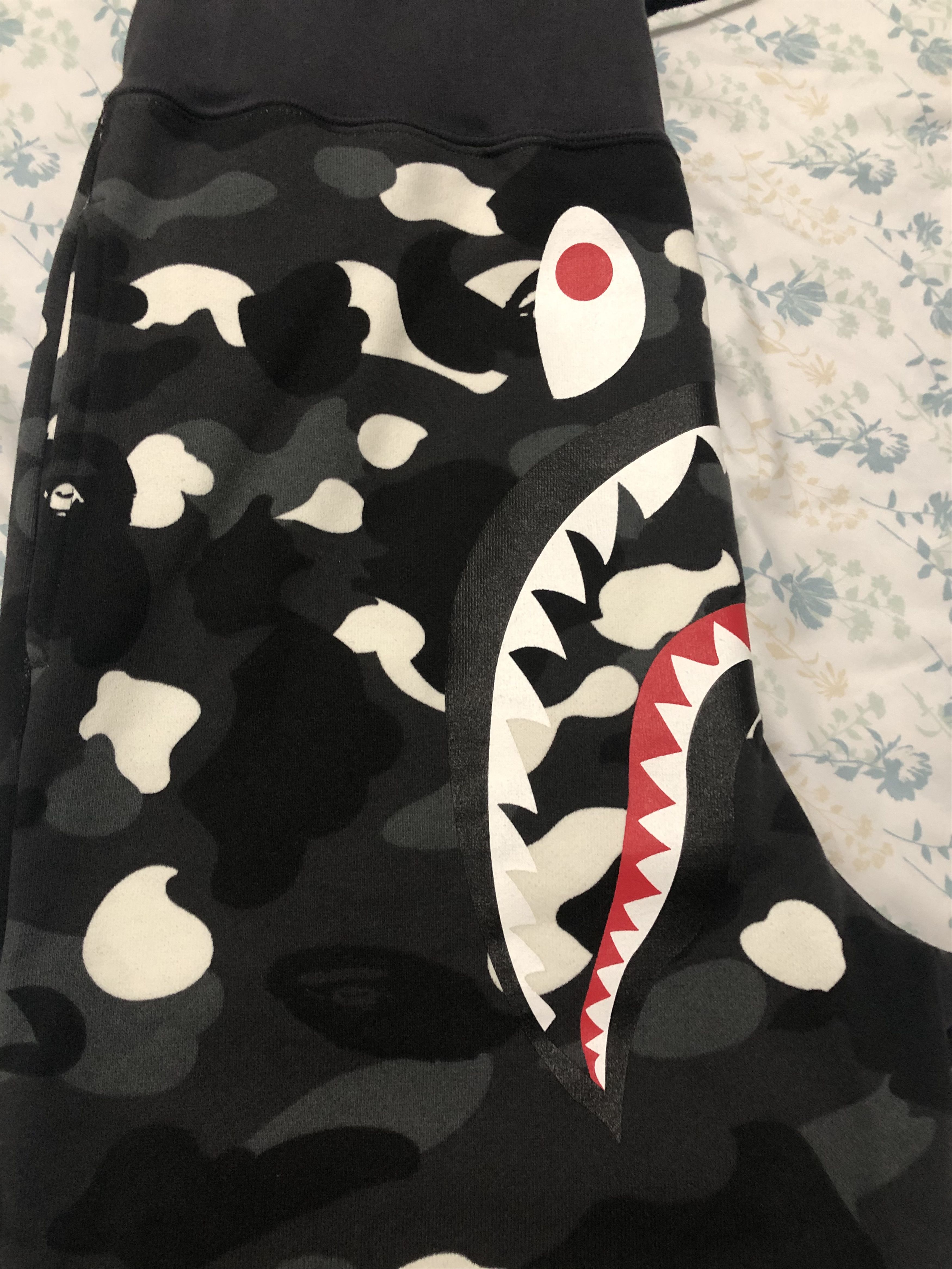 Bape Bape City Camo Shark Sweatpants - Medium Size US 32 / EU 48 - 9 Thumbnail