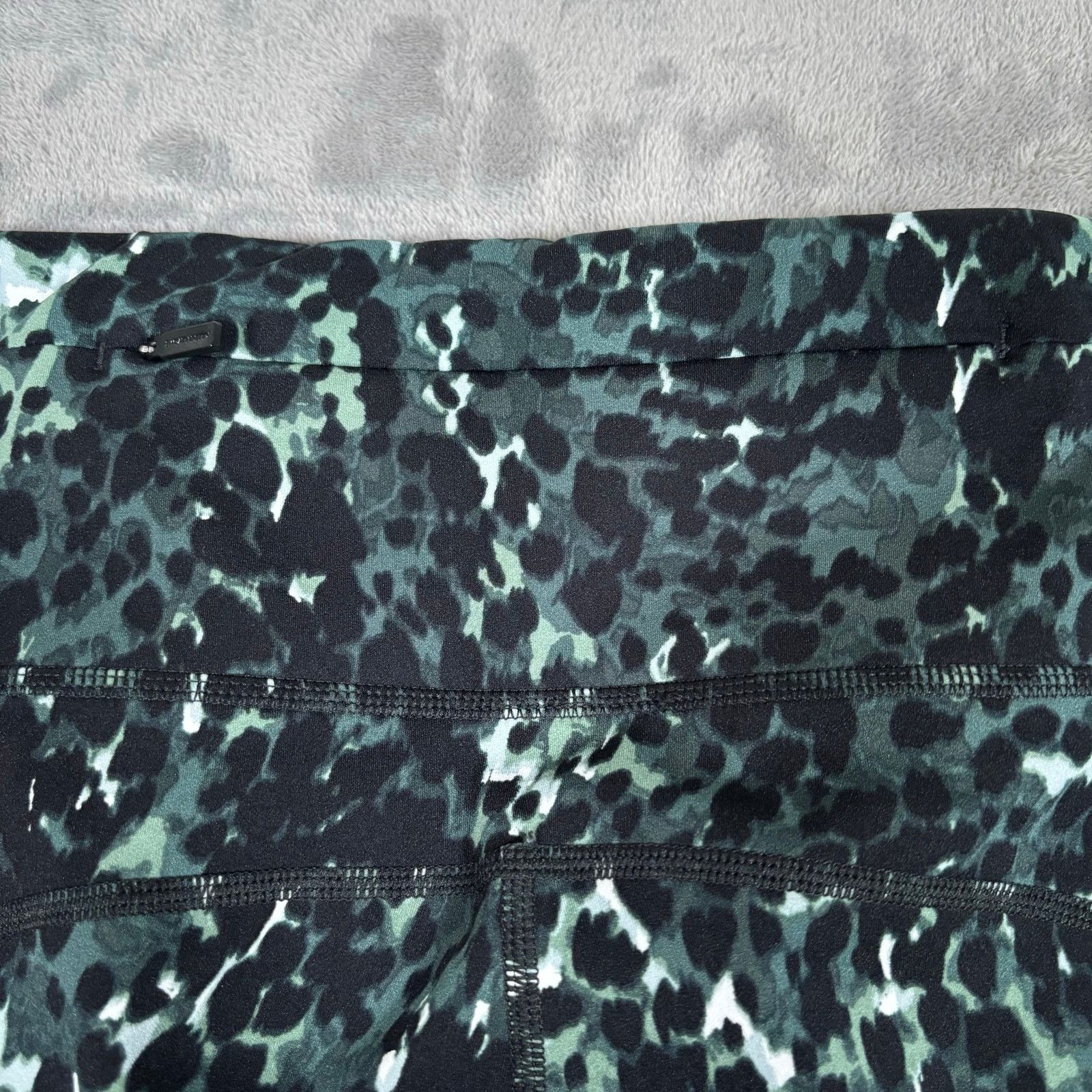 Sweaty Betty Sweaty Betty Power Capris Green Leopard Print Size XL US 12 Size 34" / US 12 / IT 48 - 4 Thumbnail