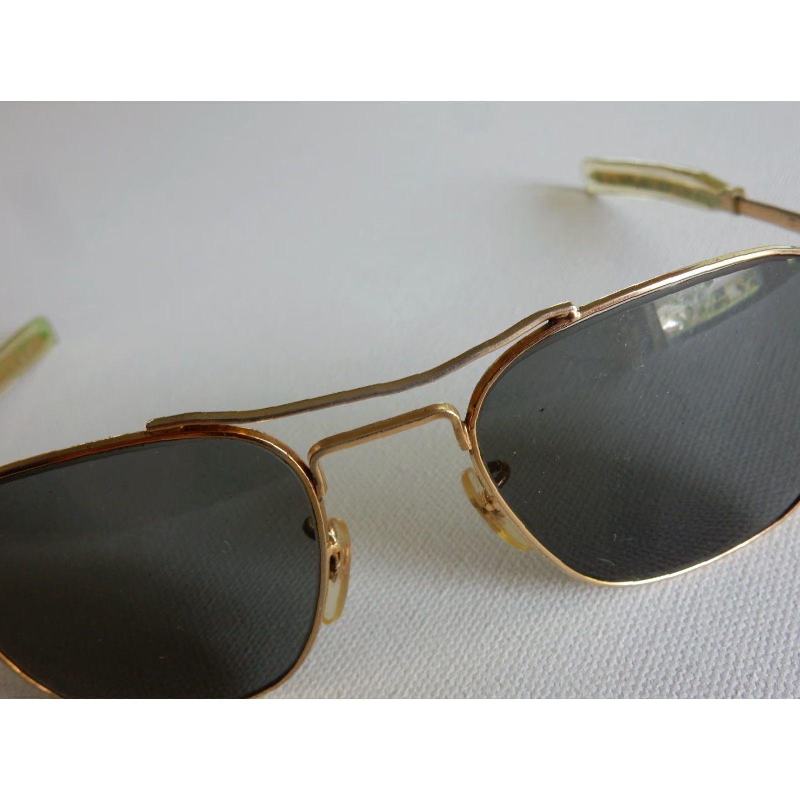 Vintage VINTAGE Diamond Plate Aviator Sunglasses Men Gold 80s Retro Size ONE SIZE - 4 Thumbnail
