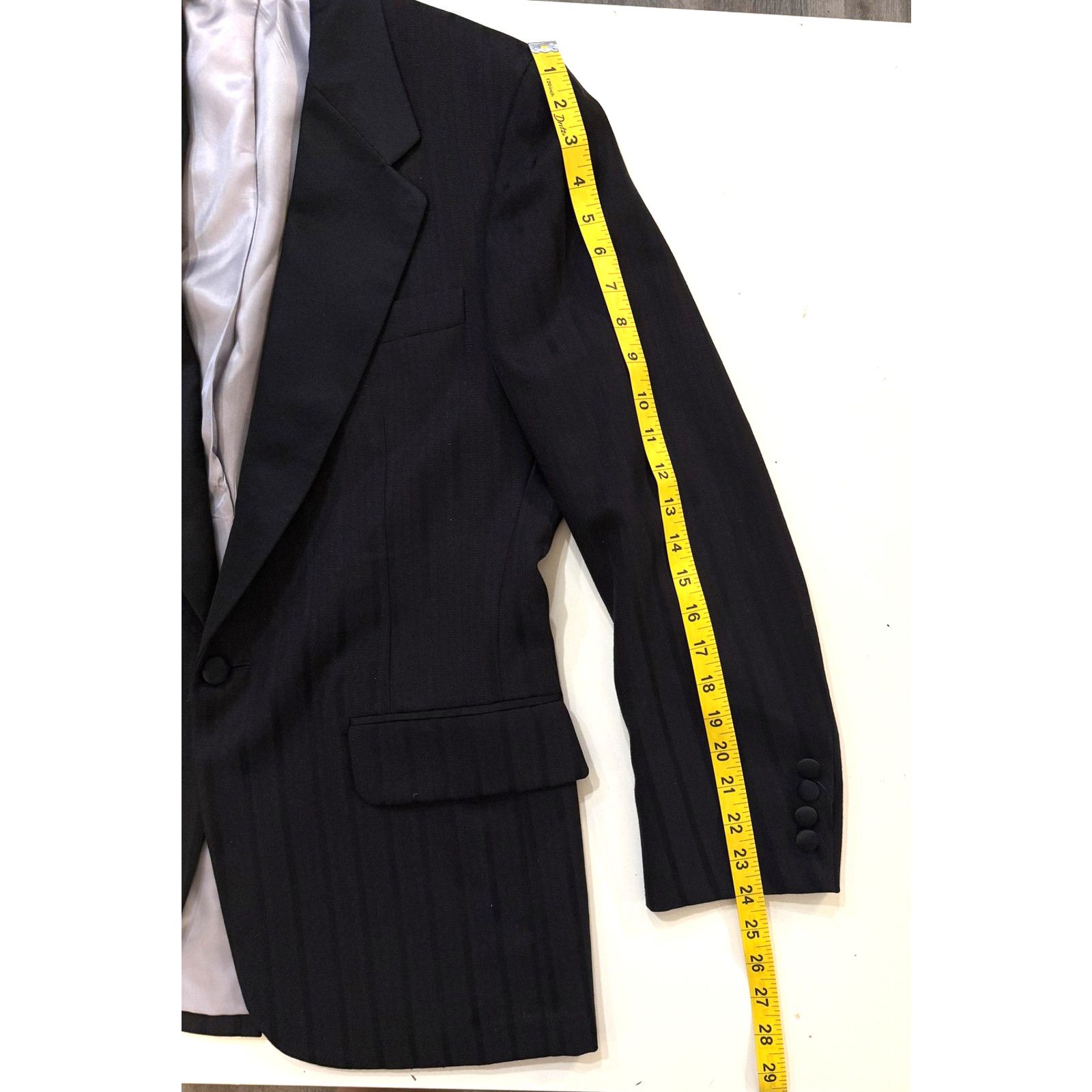 Neiman Marcus Marcus Neiman Marcus Blazer Mens 40 Pinstripe Satin Lapel Size 40R - 7 Thumbnail